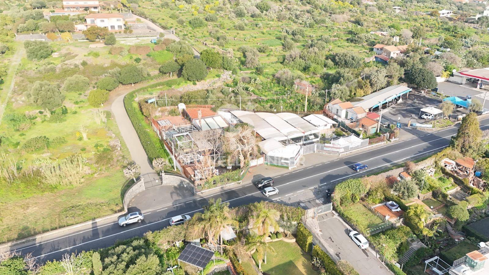 Locale commerciale in vendita a Aci Castello