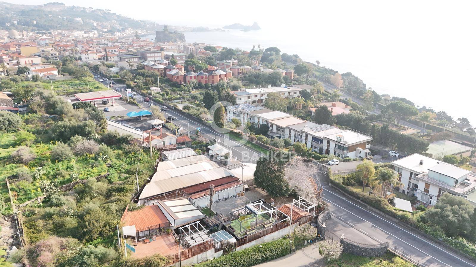 Locale commerciale in vendita a Aci Castello