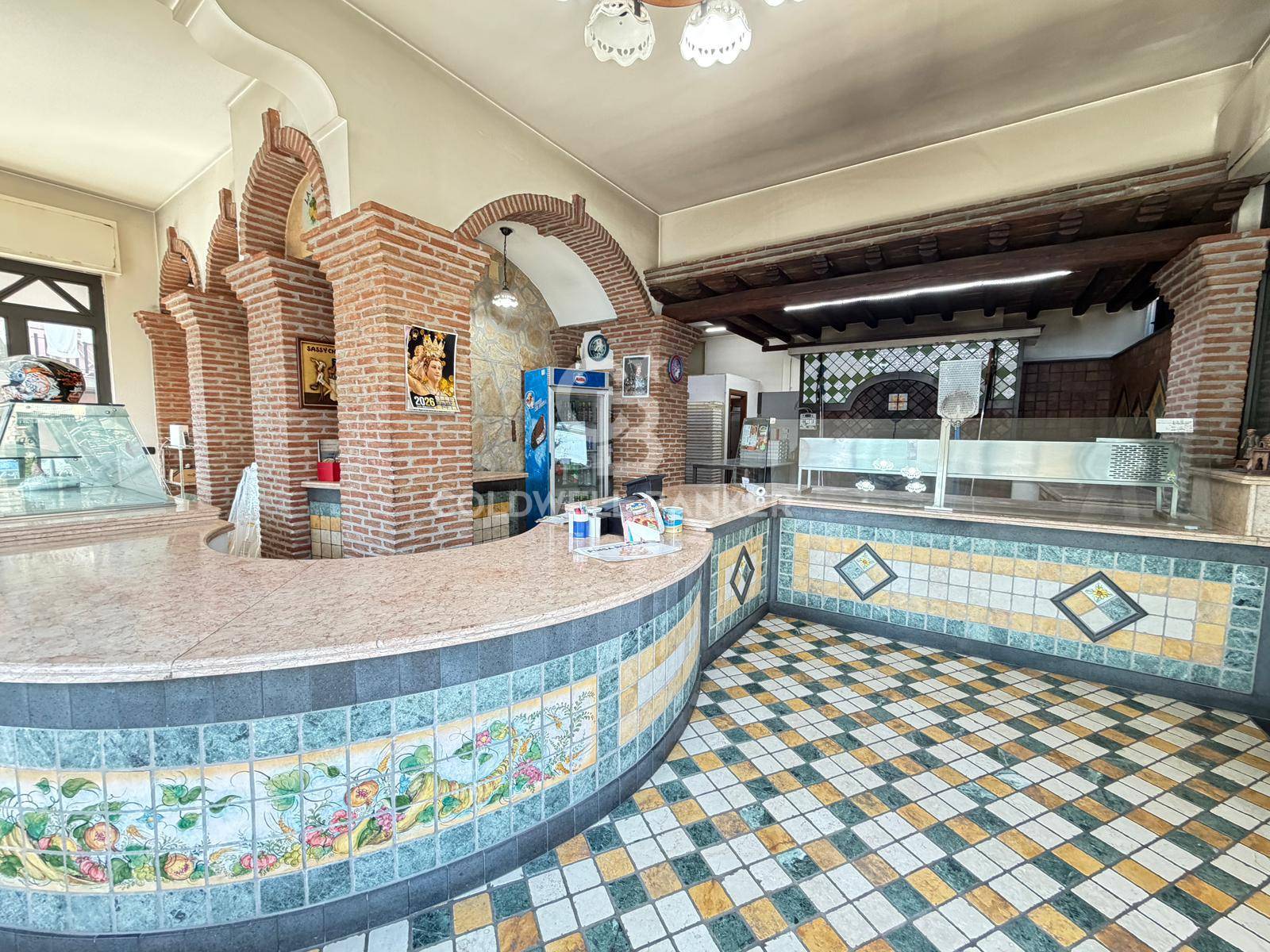 Attivit commerciale in vendita a Aci Catena