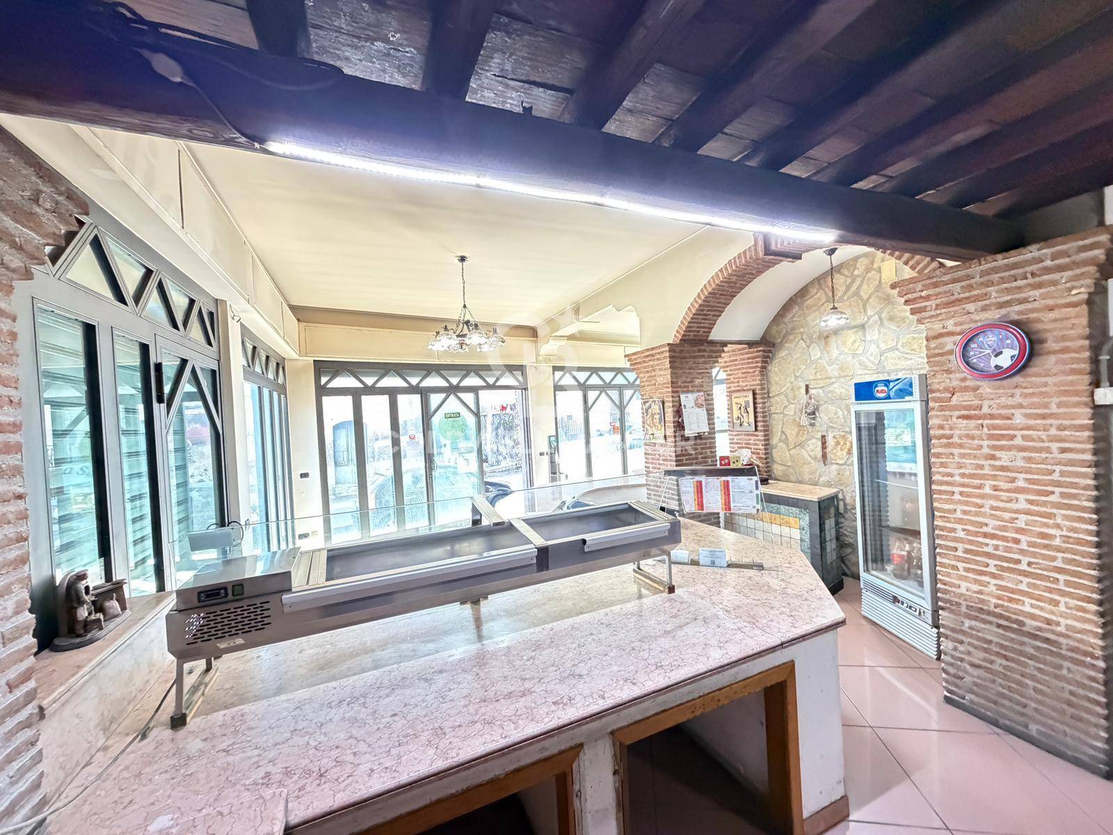 Attivit commerciale in vendita a Aci Catena