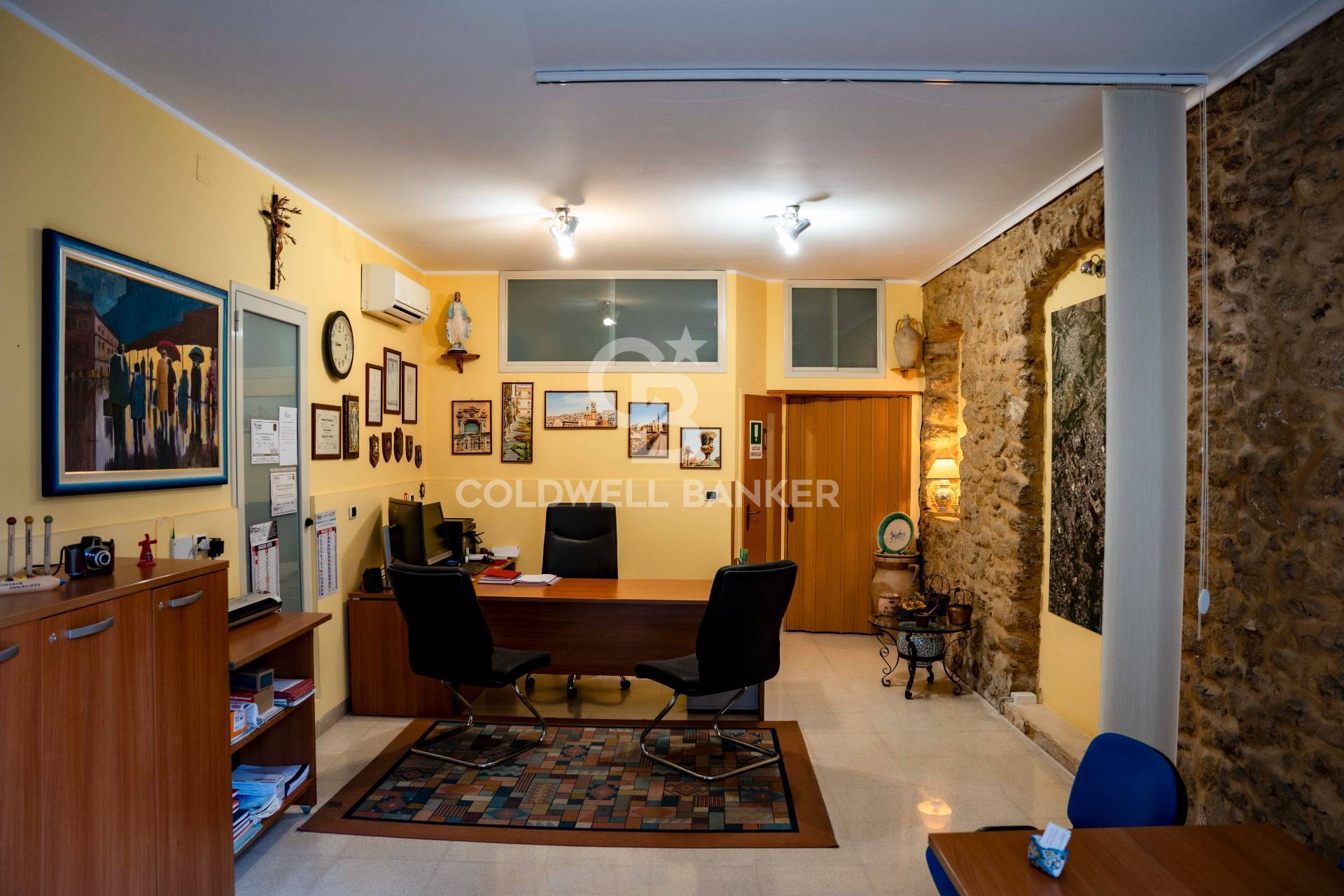 Locale commerciale in vendita a Caltagirone