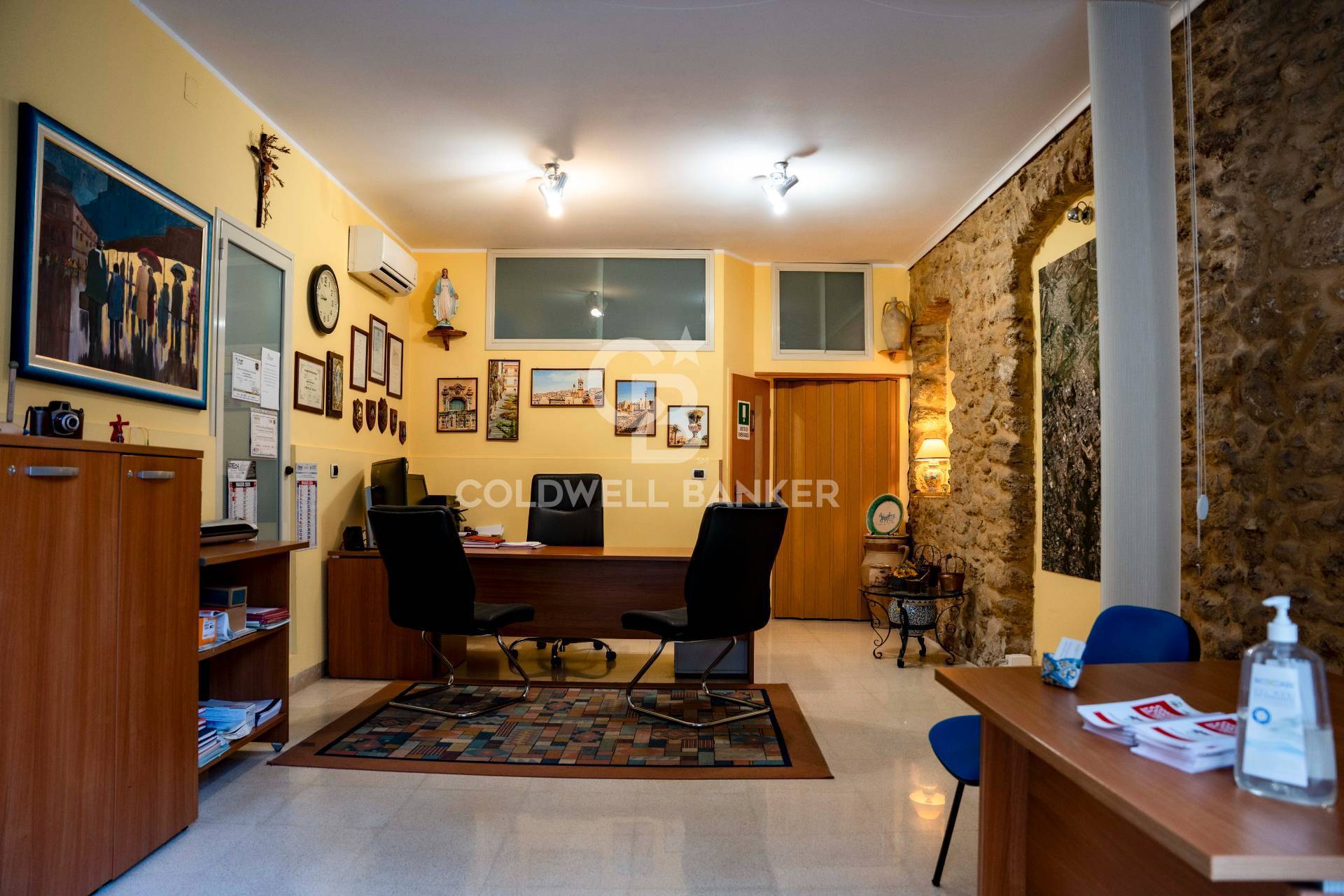 Locale commerciale in vendita a Caltagirone