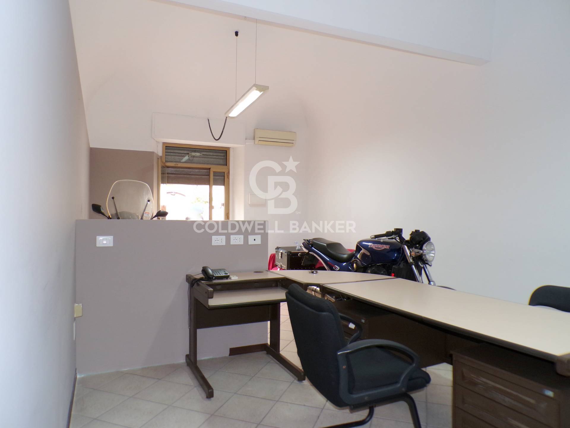 Locale commerciale in affitto a Aci Catena