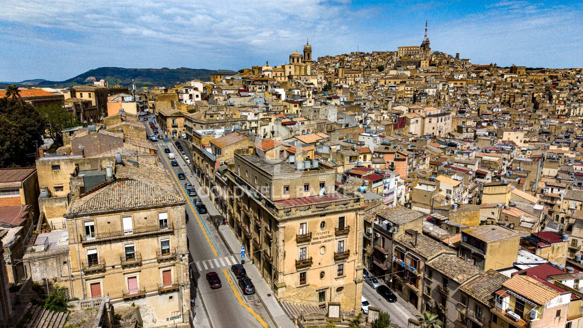Palazzo in vendita a Caltagirone