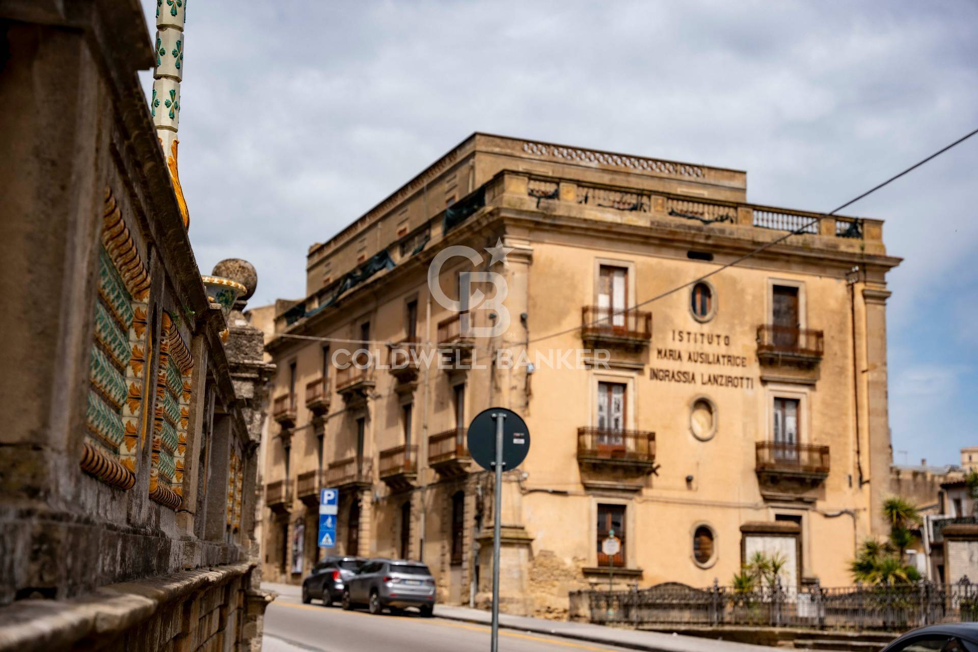Palazzo in vendita a Caltagirone