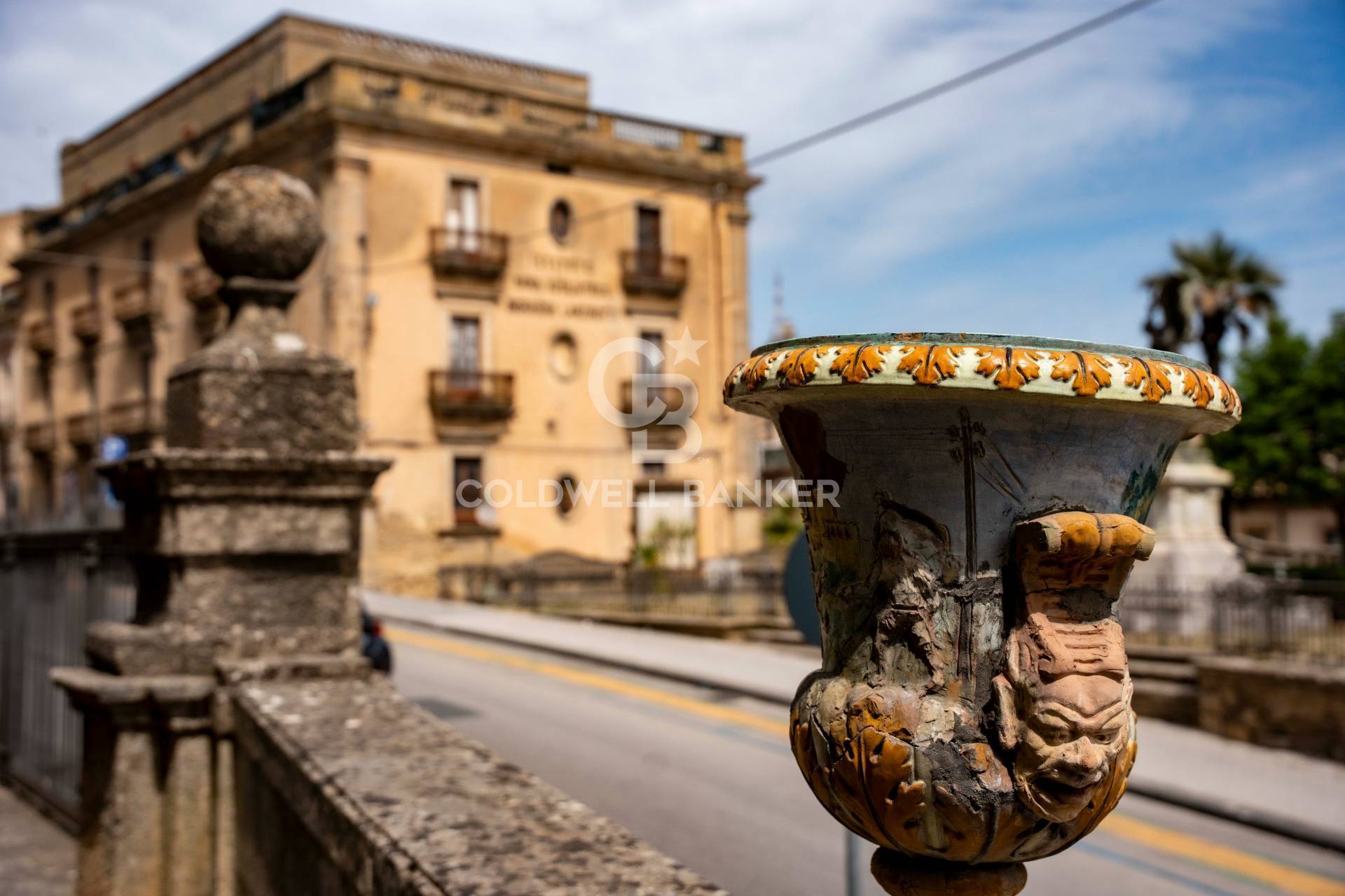 Palazzo in vendita a Caltagirone