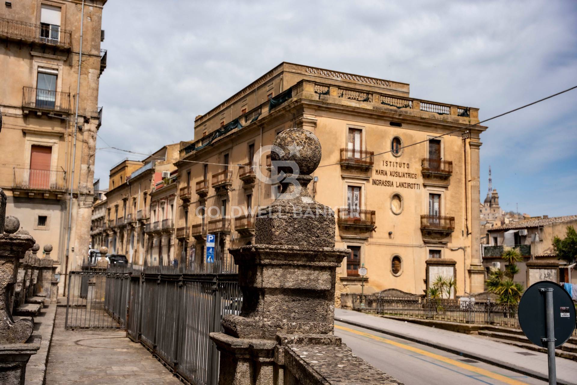 Palazzo in vendita a Caltagirone
