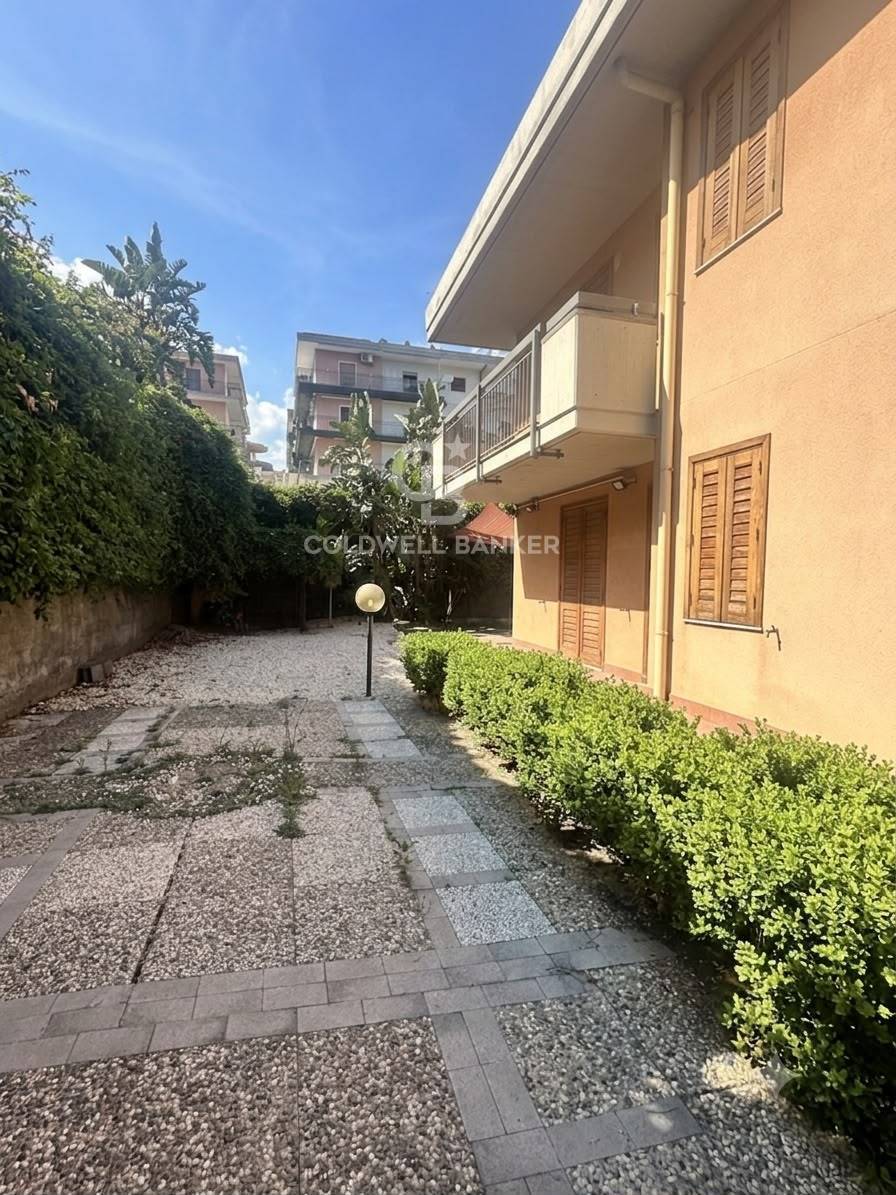 Villa bifamiliare in vendita a Aci Catena