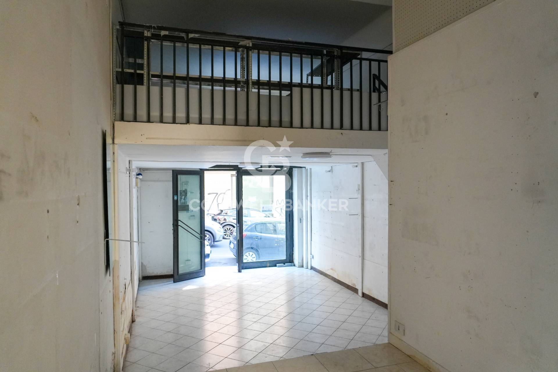 Locale commerciale in affitto a Acireale