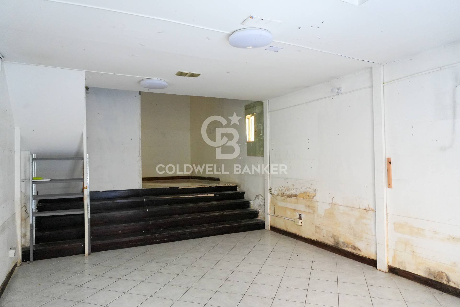Locale commerciale in affitto a Acireale