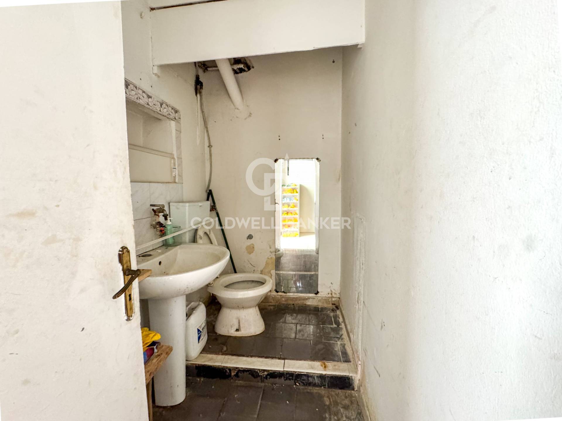 Locale commerciale in affitto a Acireale