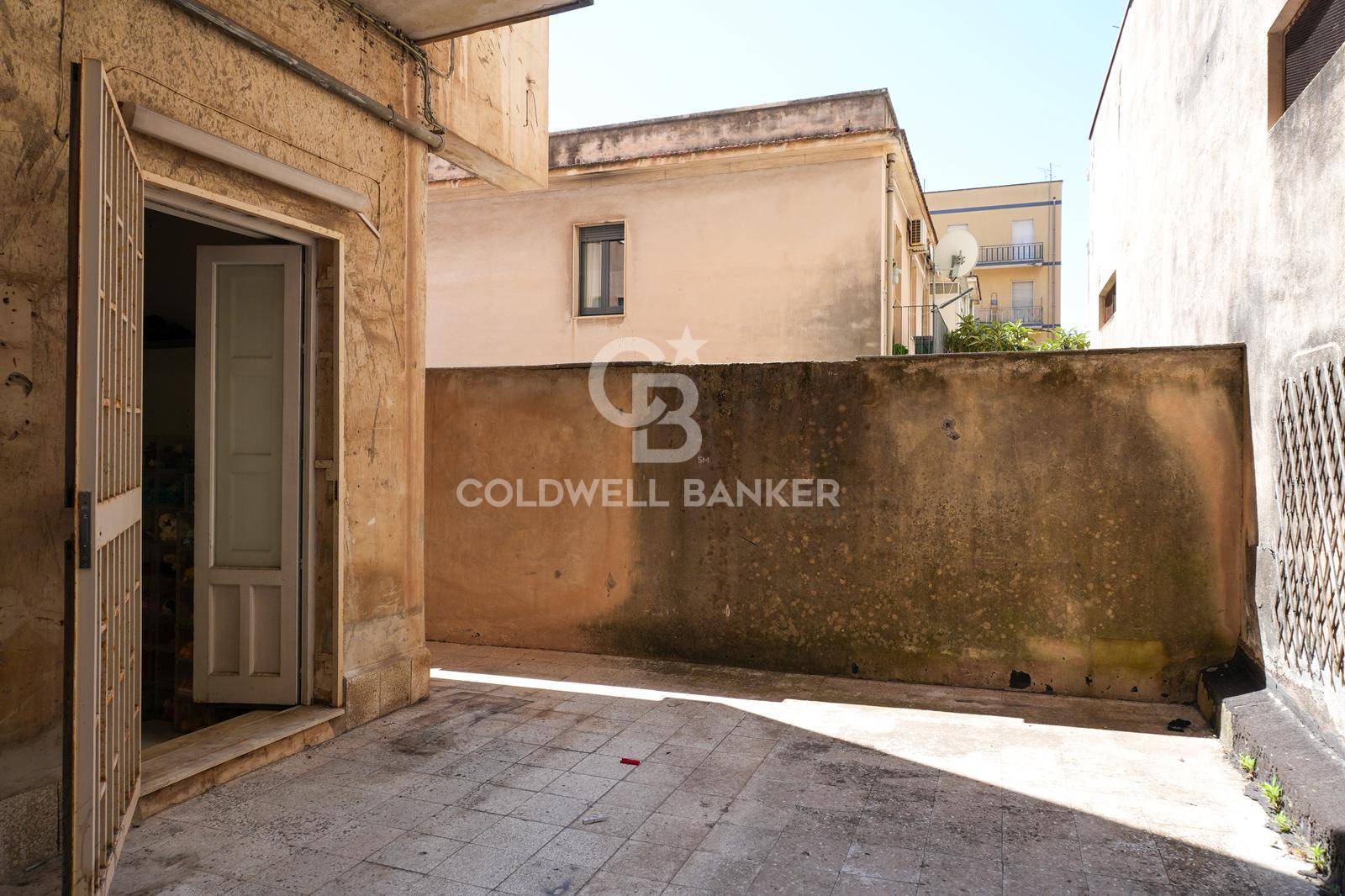 Locale commerciale in affitto a Acireale