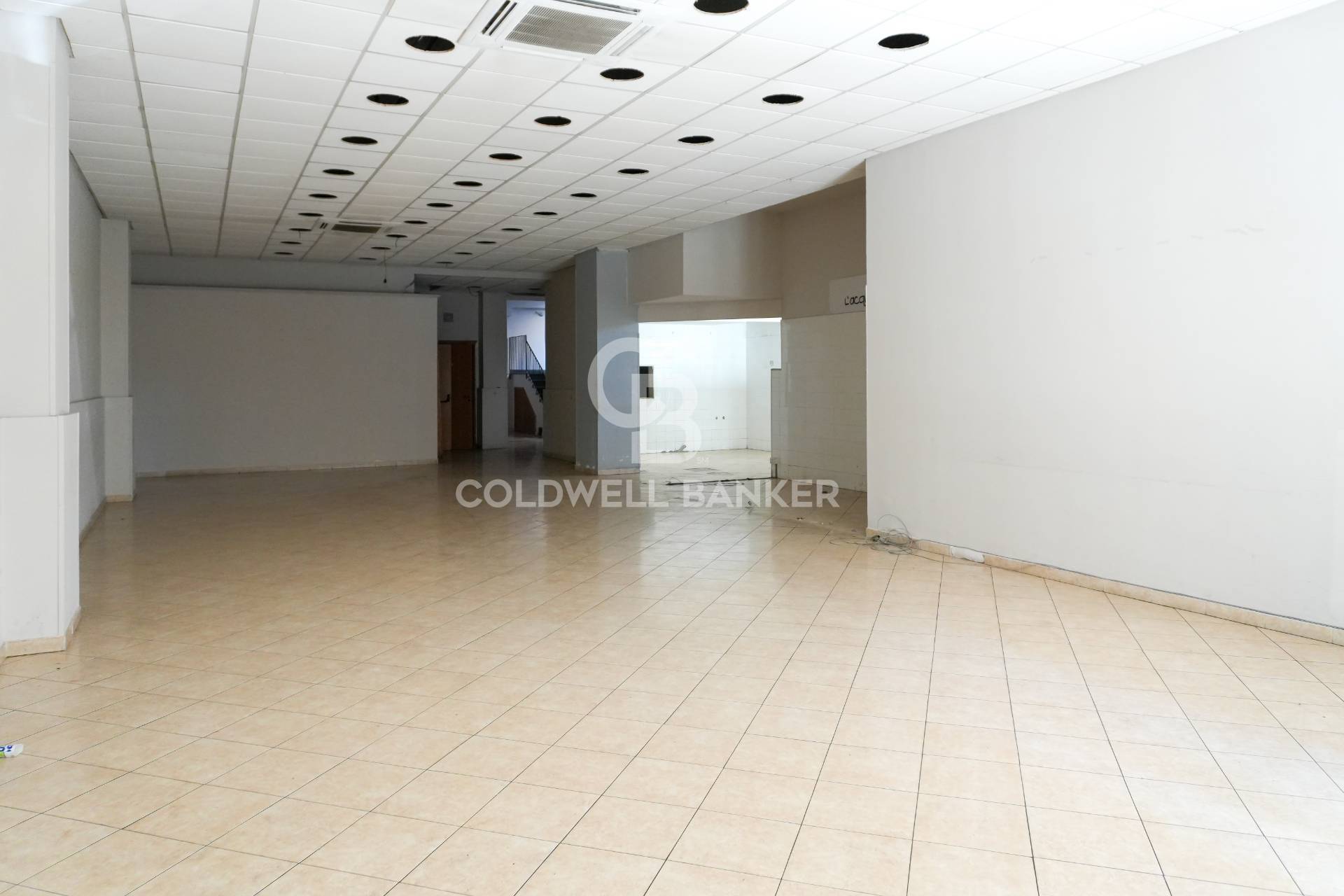 Locale commerciale in affitto a Acireale