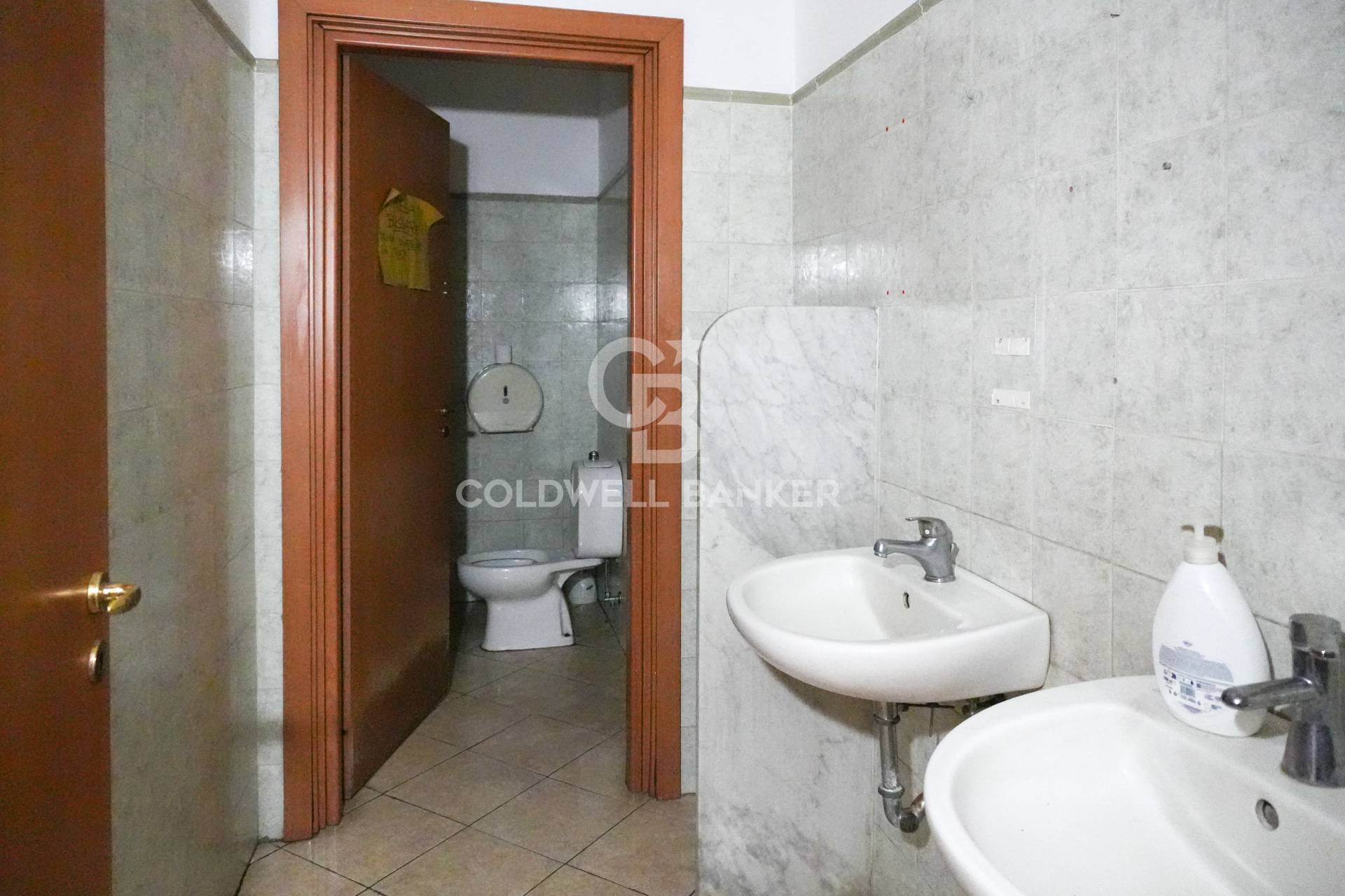 Locale commerciale in affitto a Acireale