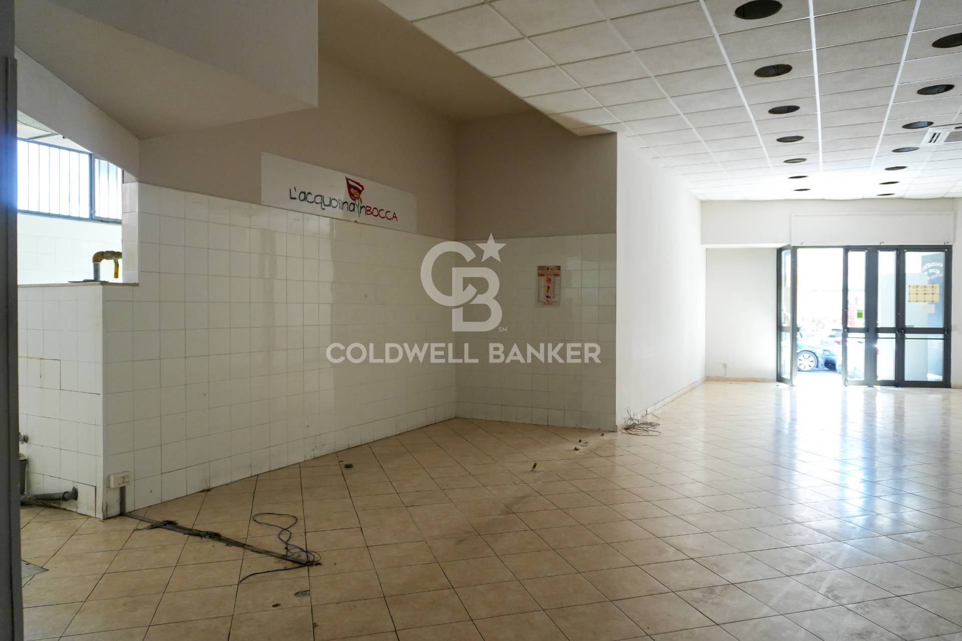 Locale commerciale in affitto a Acireale