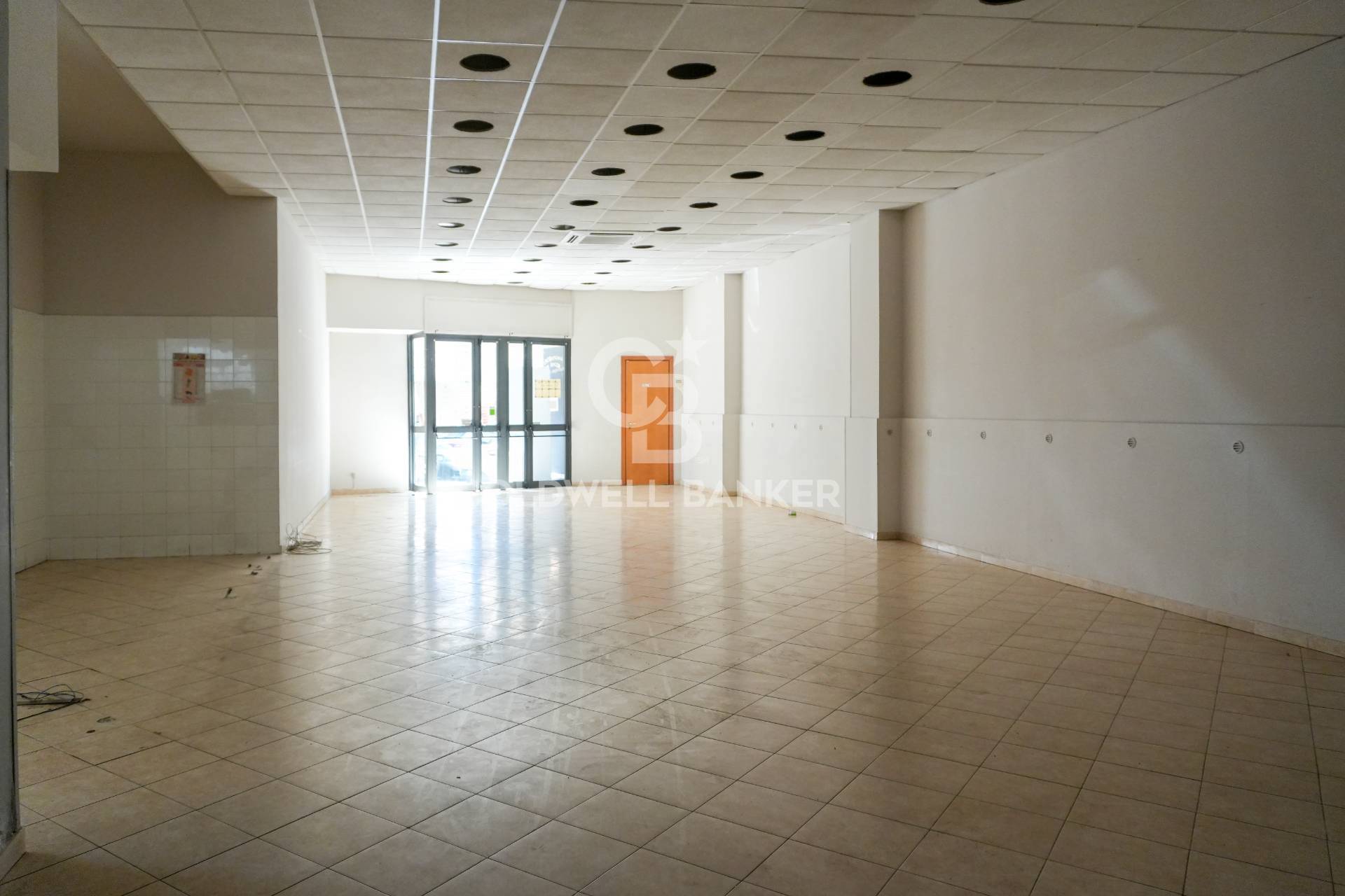 Locale commerciale in affitto a Acireale
