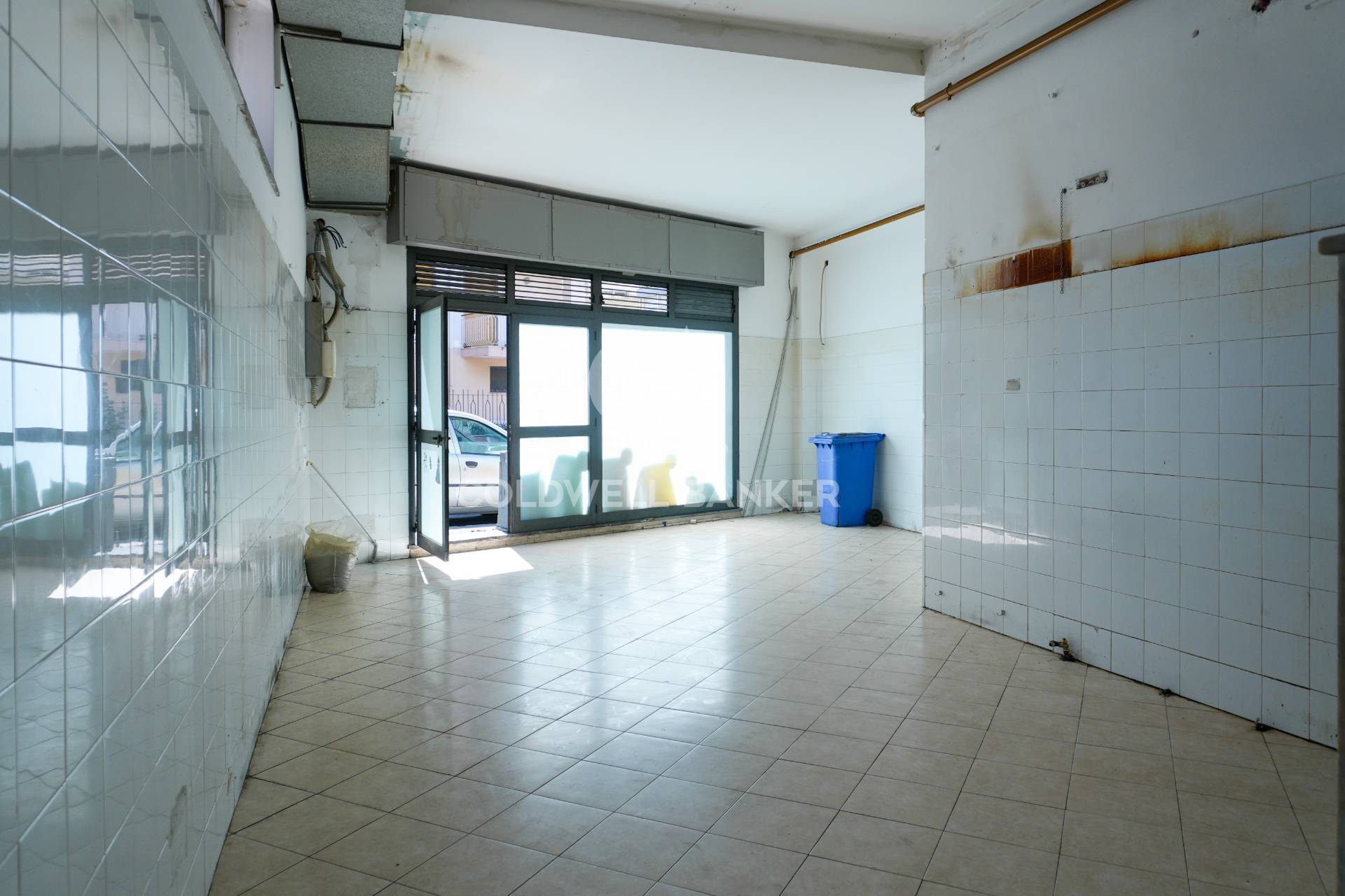 Locale commerciale in affitto a Acireale