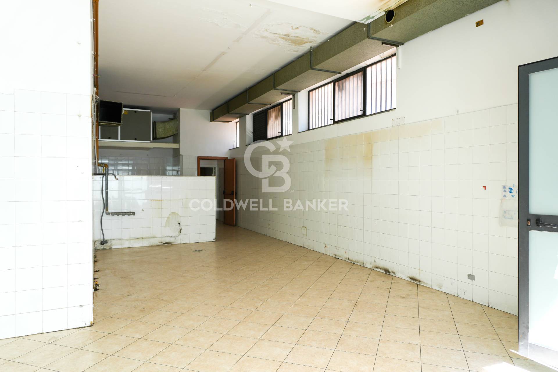 Locale commerciale in affitto a Acireale