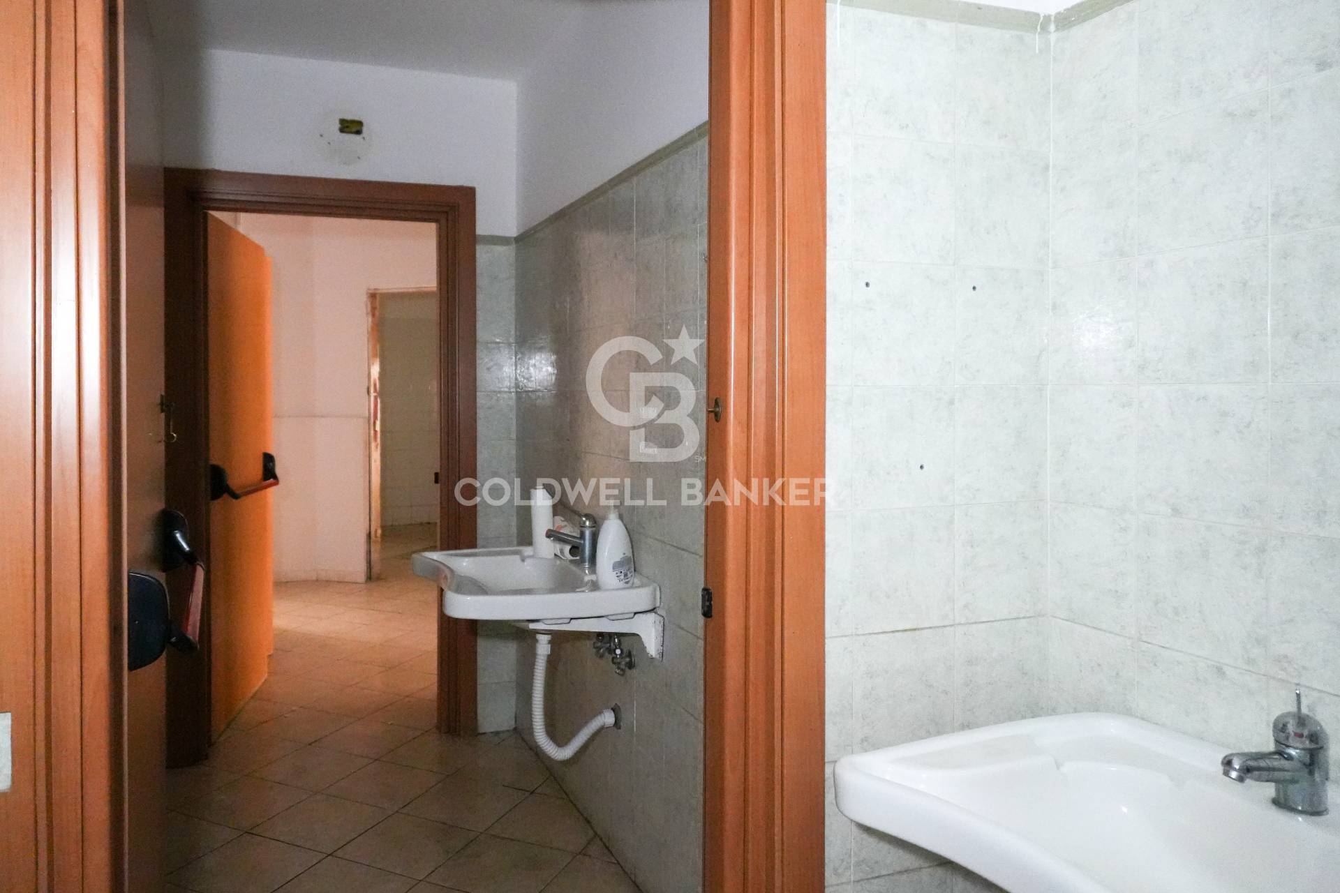 Locale commerciale in affitto a Acireale