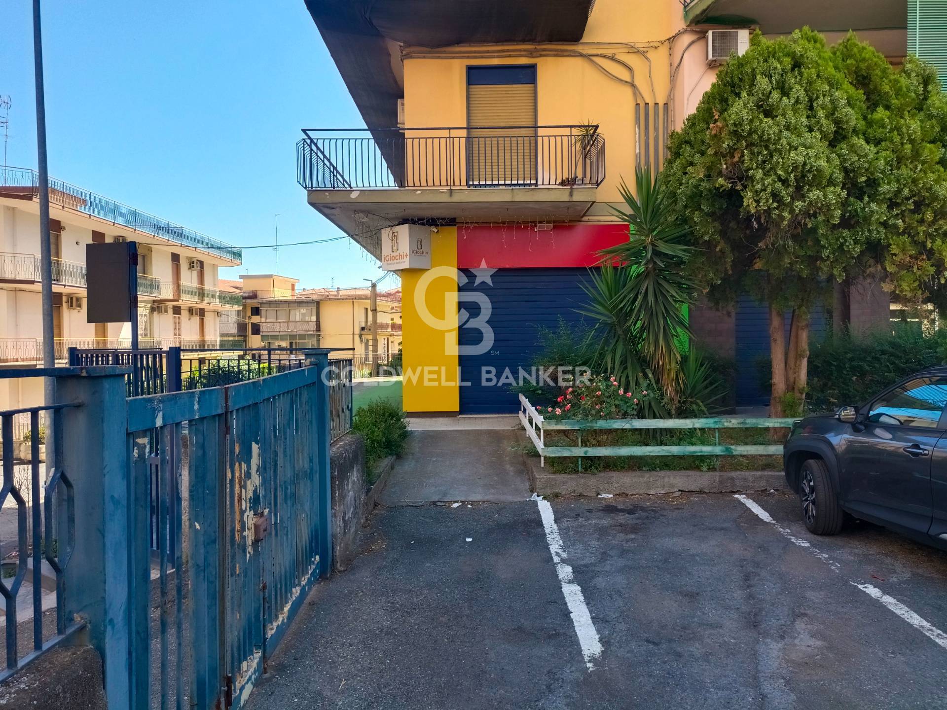 Locale commerciale in vendita a Acireale