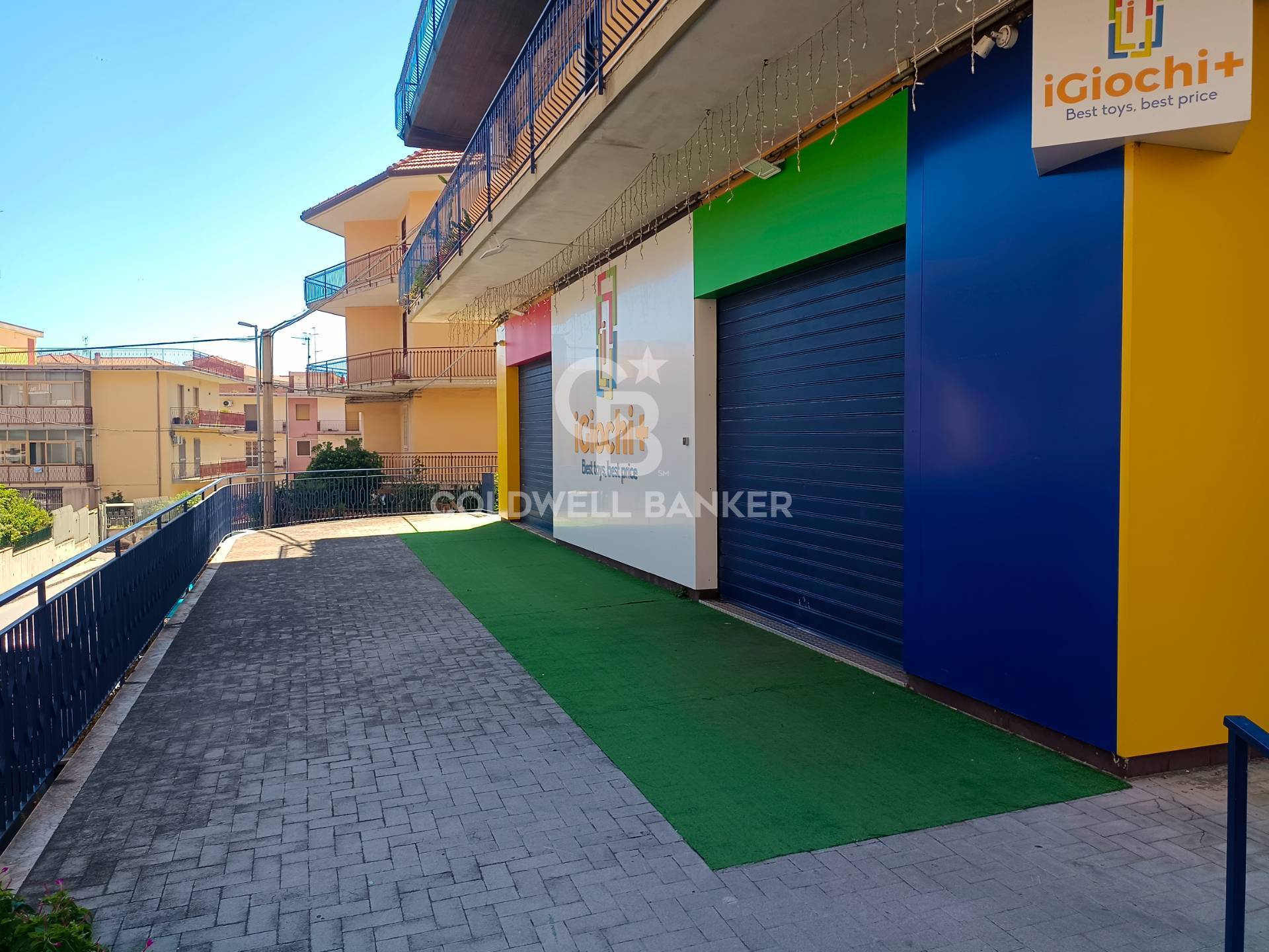 Locale commerciale in vendita a Acireale