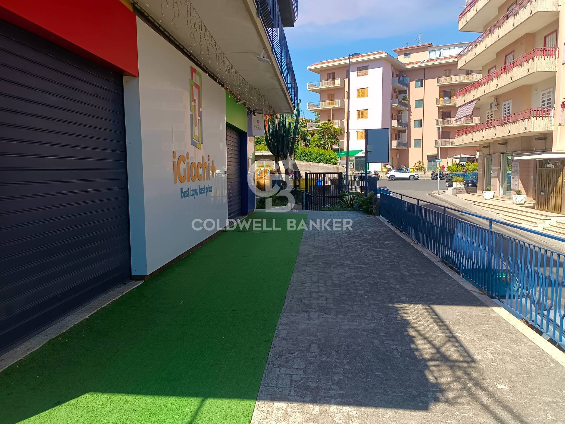Locale commerciale in vendita a Acireale