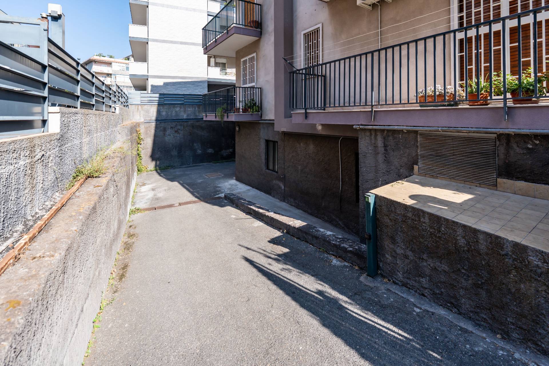 Box o garage in vendita a Acireale