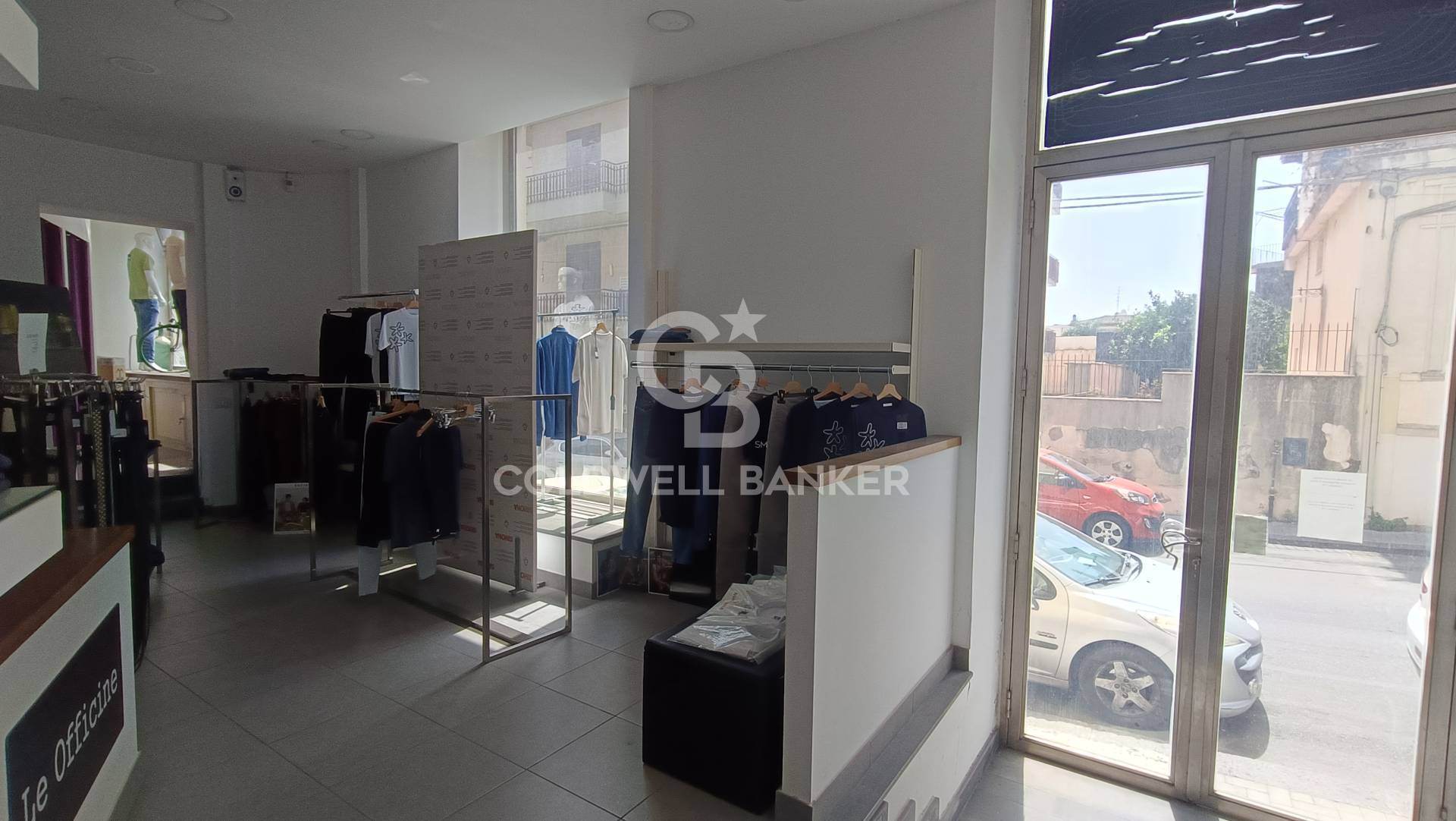 Locale commerciale in affitto a Acireale