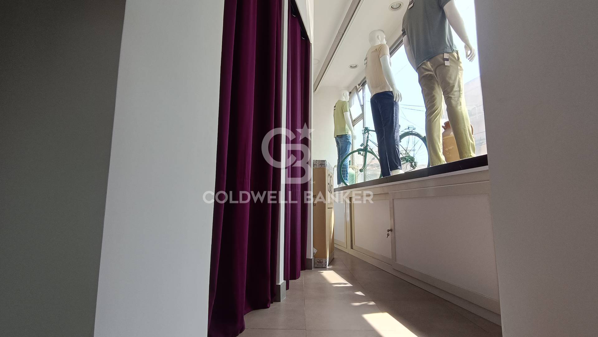 Locale commerciale in affitto a Acireale