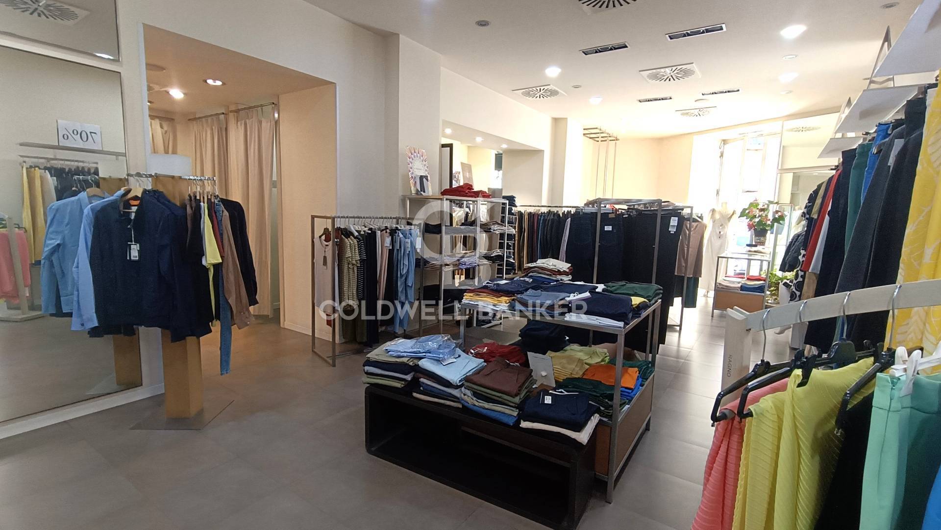 Locale commerciale in affitto a Acireale