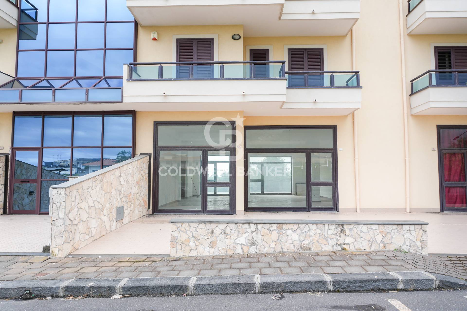 Negozio in vendita a Acireale