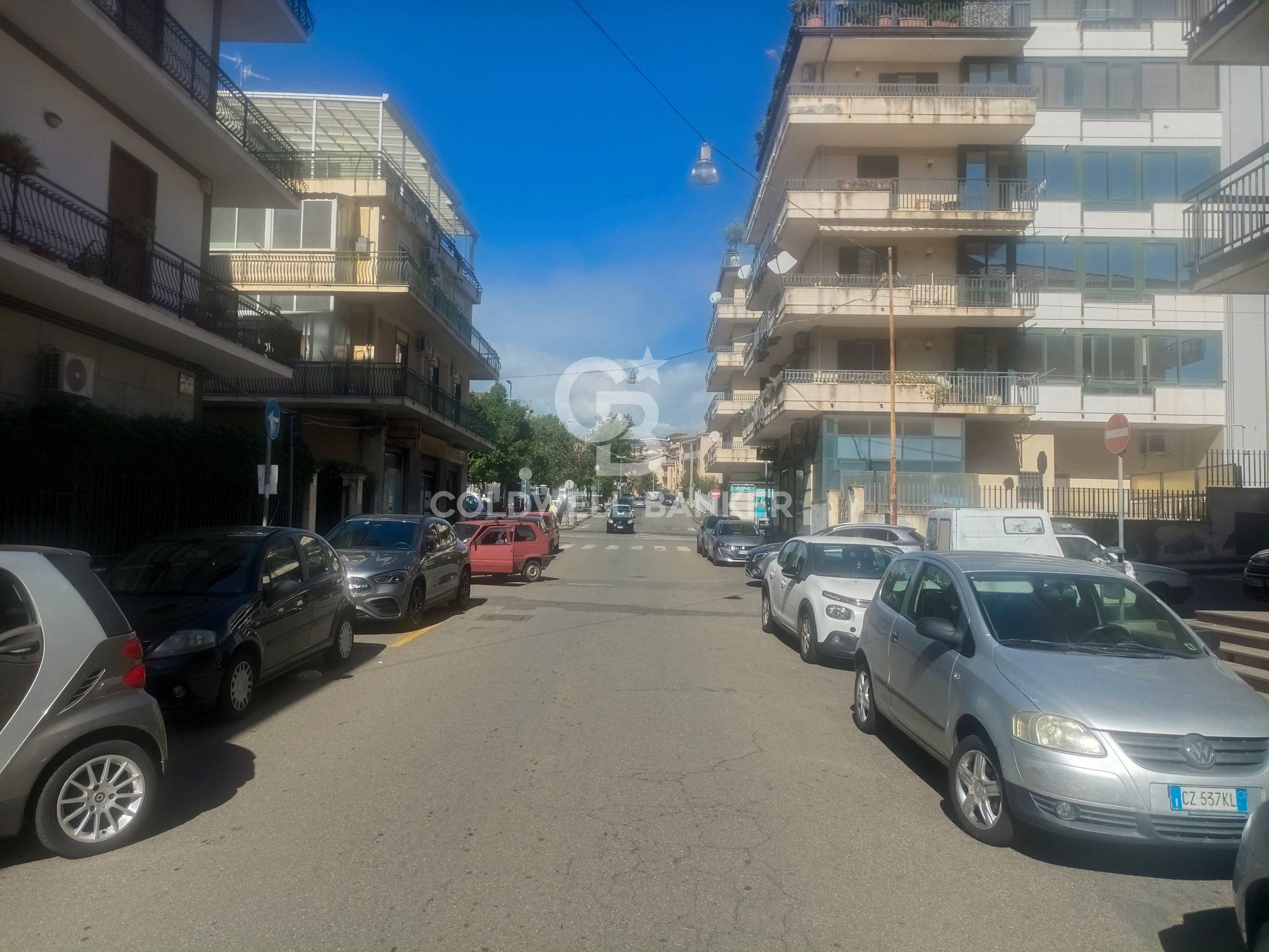 Locale commerciale in vendita a Acireale