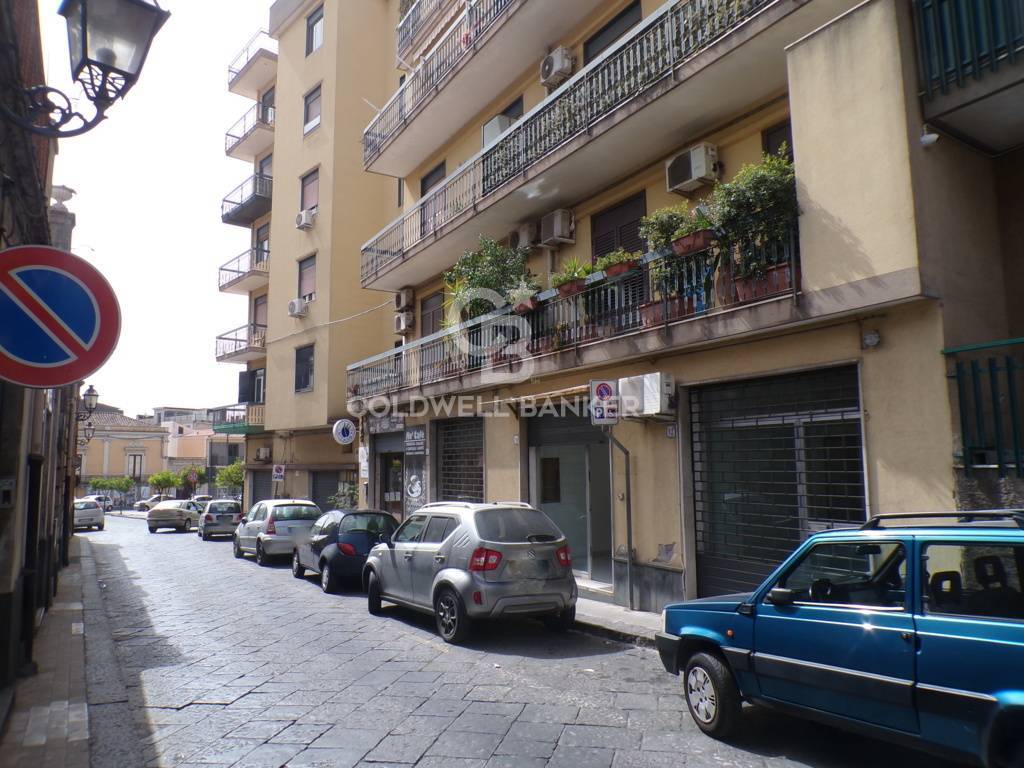 Locale commerciale in vendita a Aci Catena
