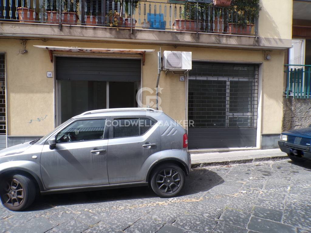 Locale commerciale in vendita a Aci Catena