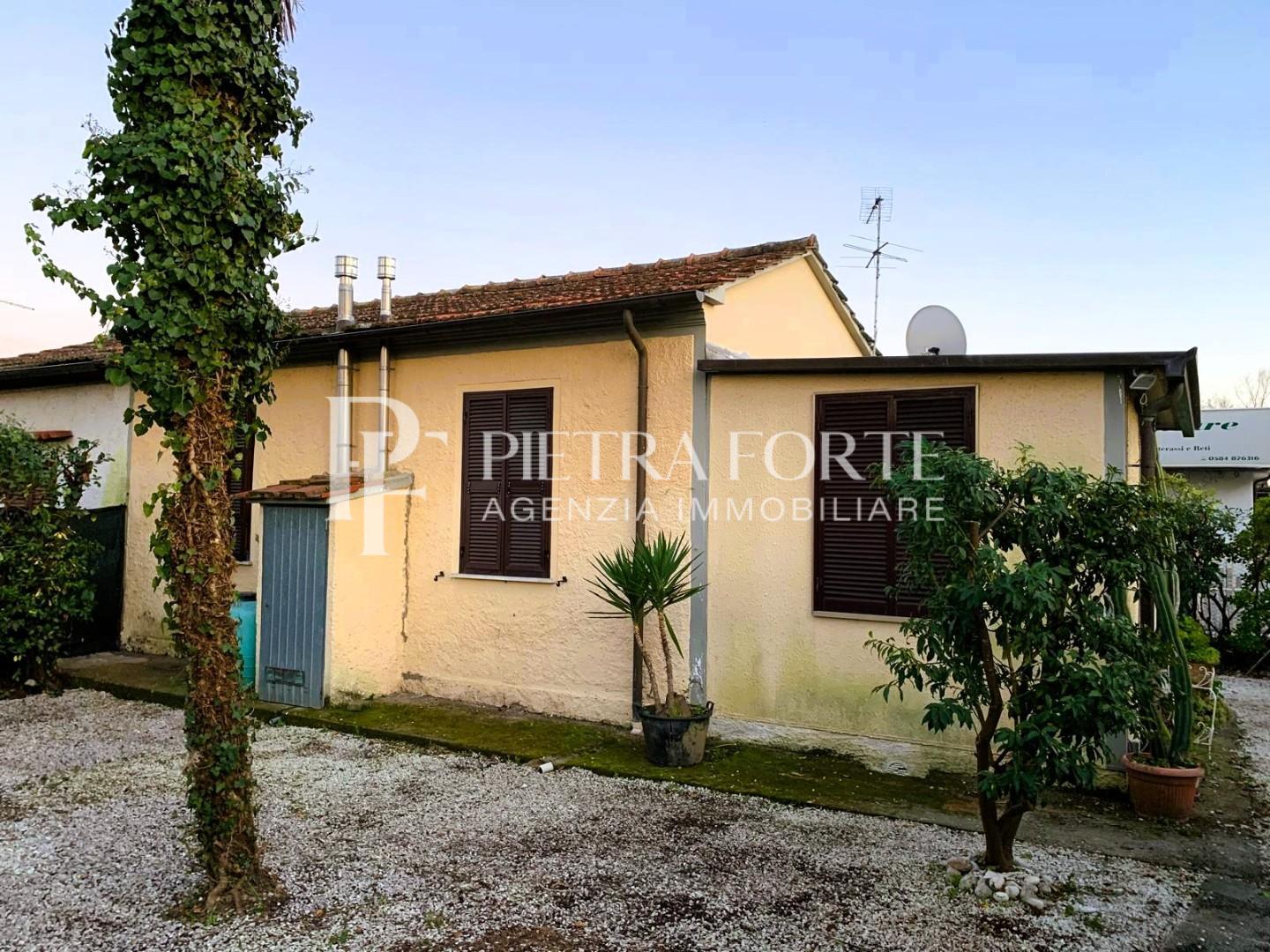 Villa Bifamiliare in vendita a Forte dei Marmi