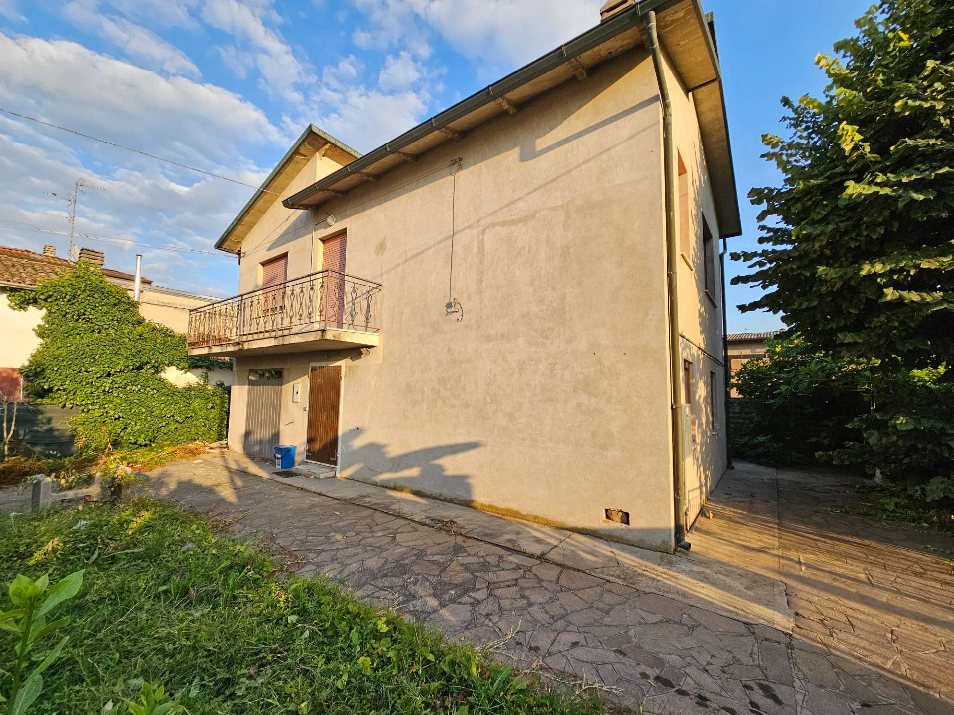 Casa indipendente con box a Medolla