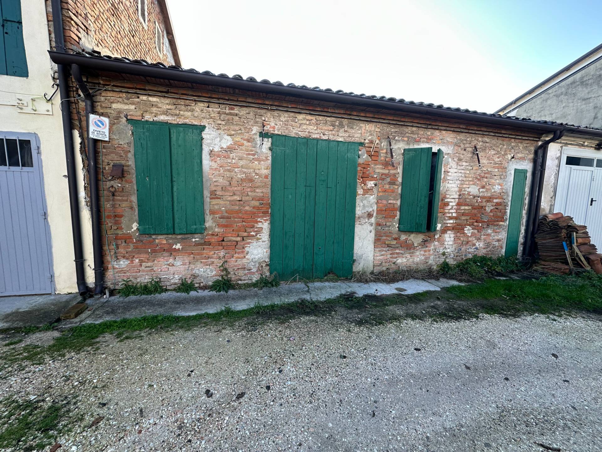 Locale commerciale in vendita a Concordia sulla Secchia, Santa Caterina di Concordia