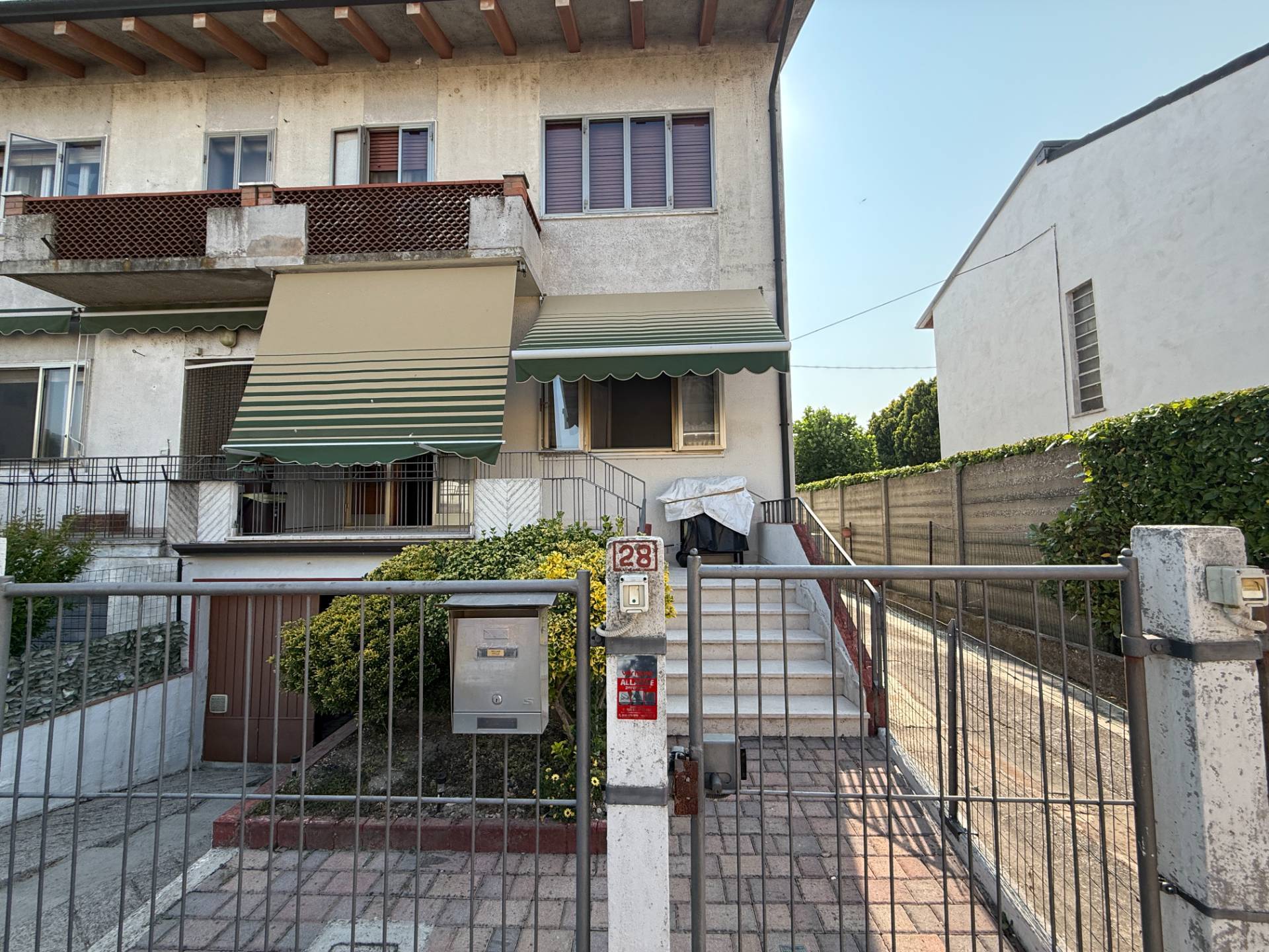 Appartamento con Ingresso Indipendente e Giardino Privato in vendita a Magnacavallo