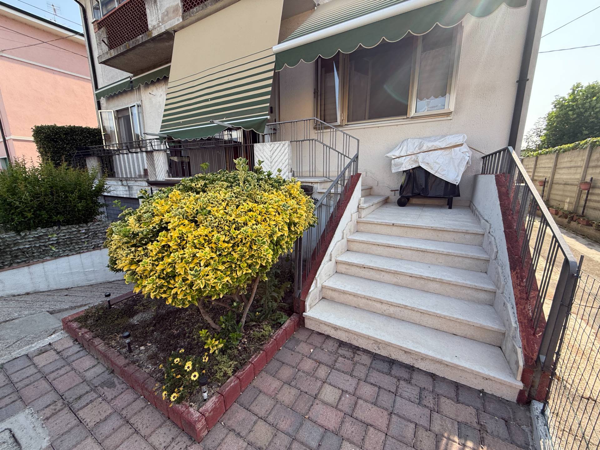 Appartamento con Ingresso Indipendente e Giardino Privato in vendita a Magnacavallo