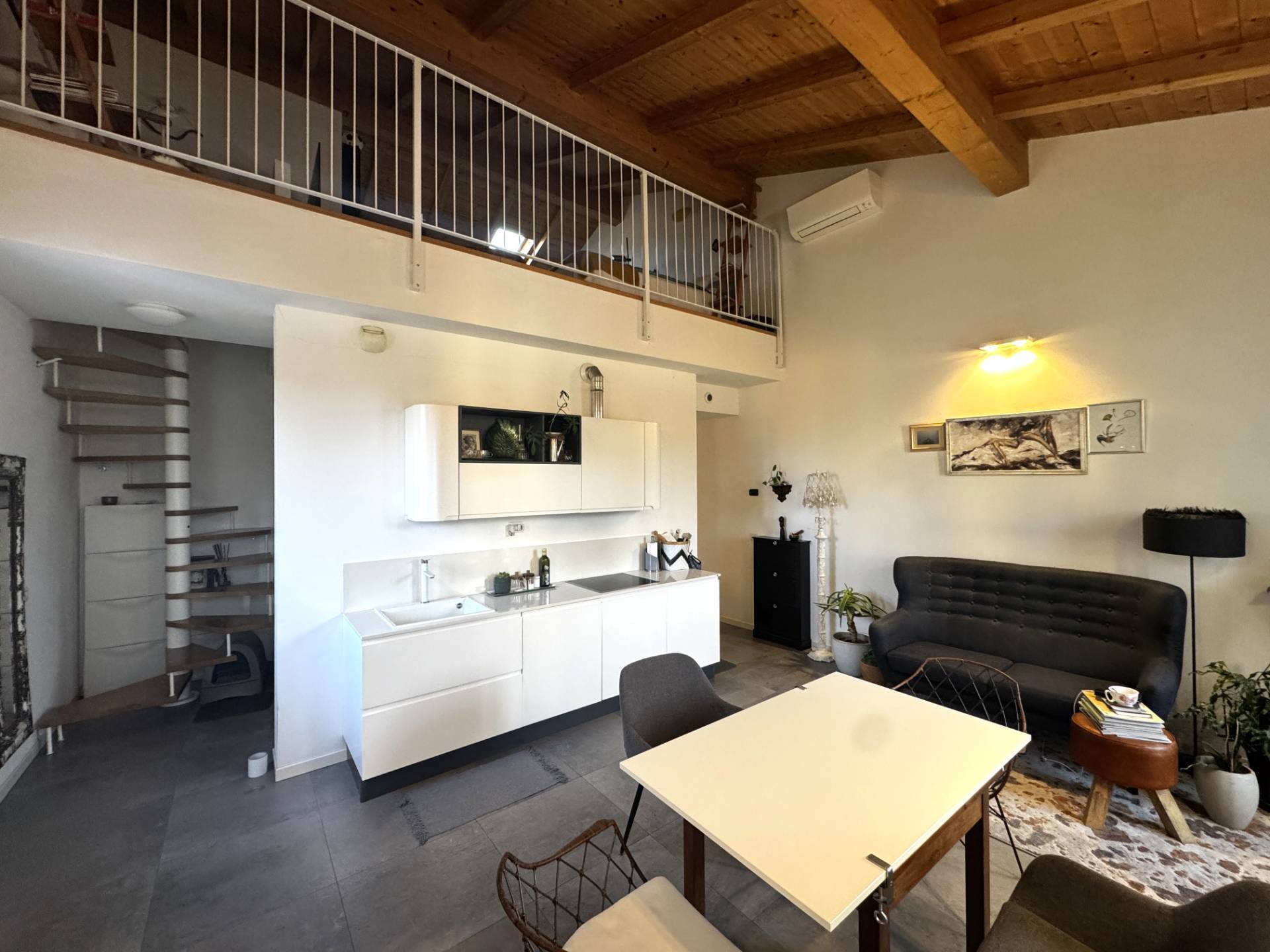 Appartamento con Ingresso Indipendente in vendita a Mirandola