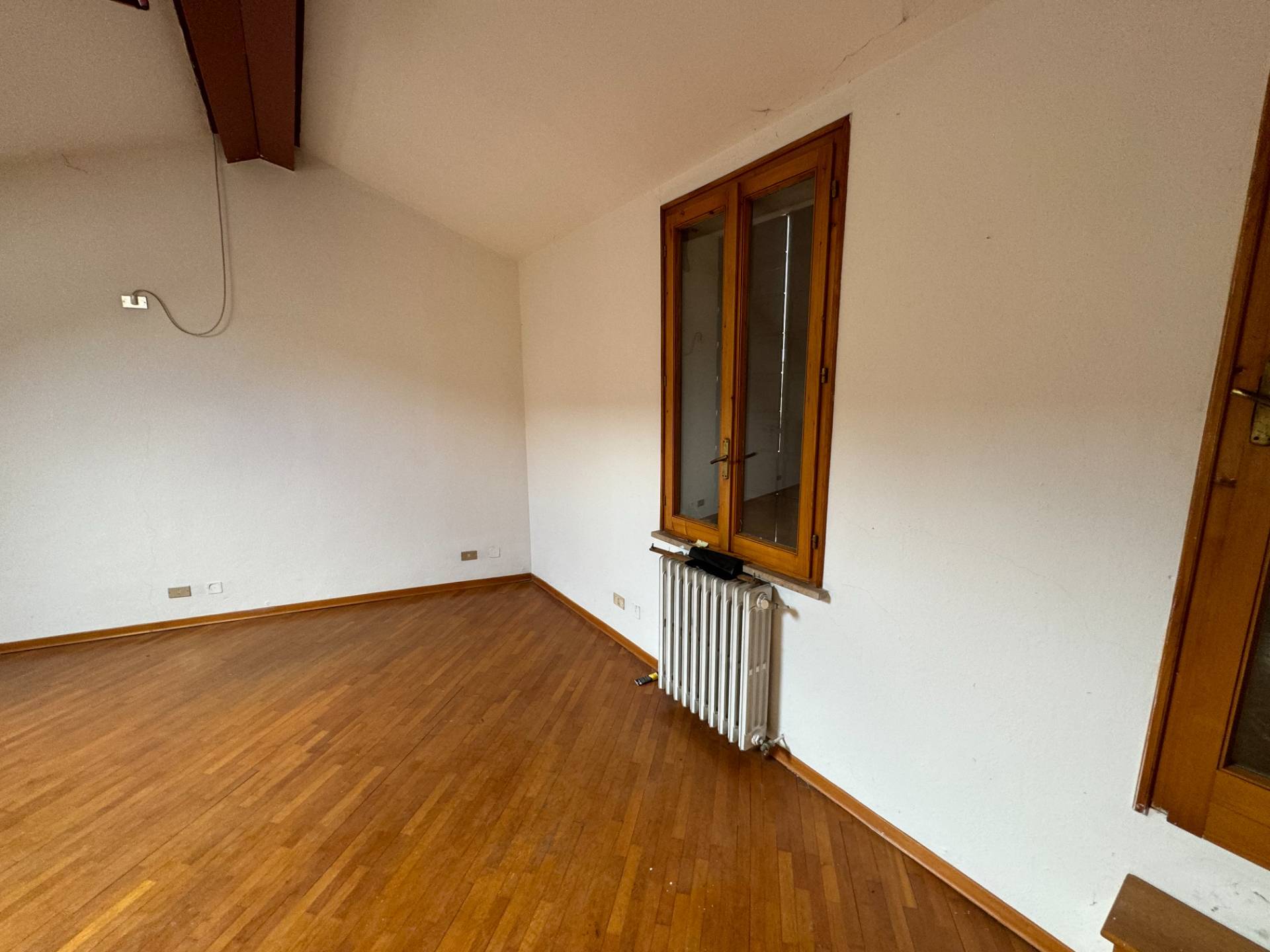 Palazzina con 5 Uffici e possibilit di cambio d'uso in residenziale in vendita a Finale Emilia