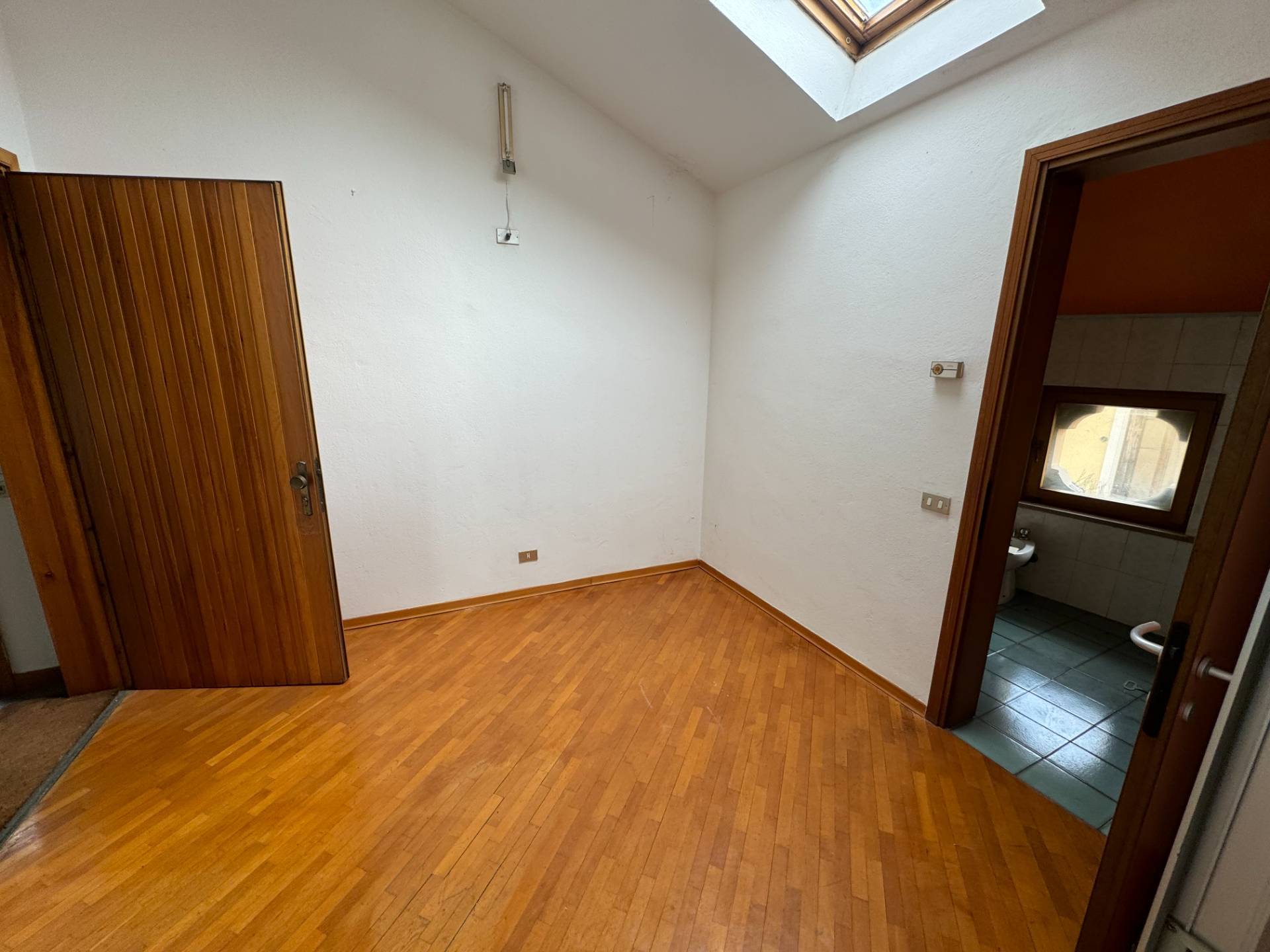 Palazzina con 5 Uffici e possibilit di cambio d'uso in residenziale in vendita a Finale Emilia