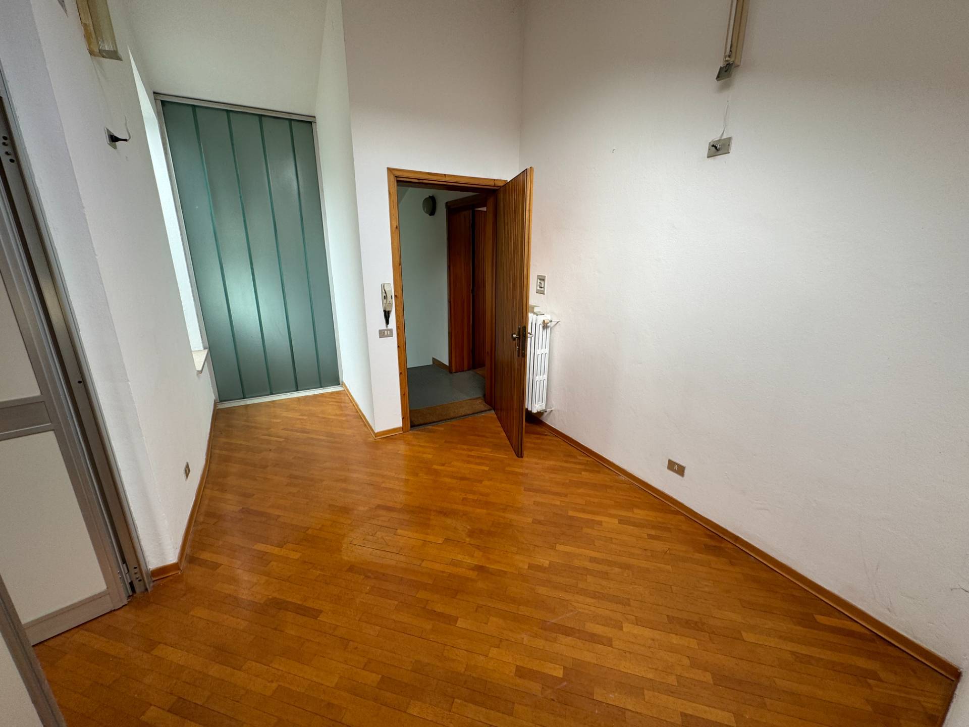 Palazzina con 5 Uffici e possibilit di cambio d'uso in residenziale in vendita a Finale Emilia