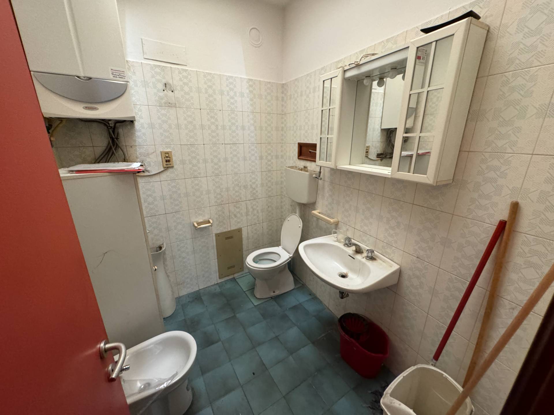 Palazzina con 5 Uffici e possibilit di cambio d'uso in residenziale in vendita a Finale Emilia