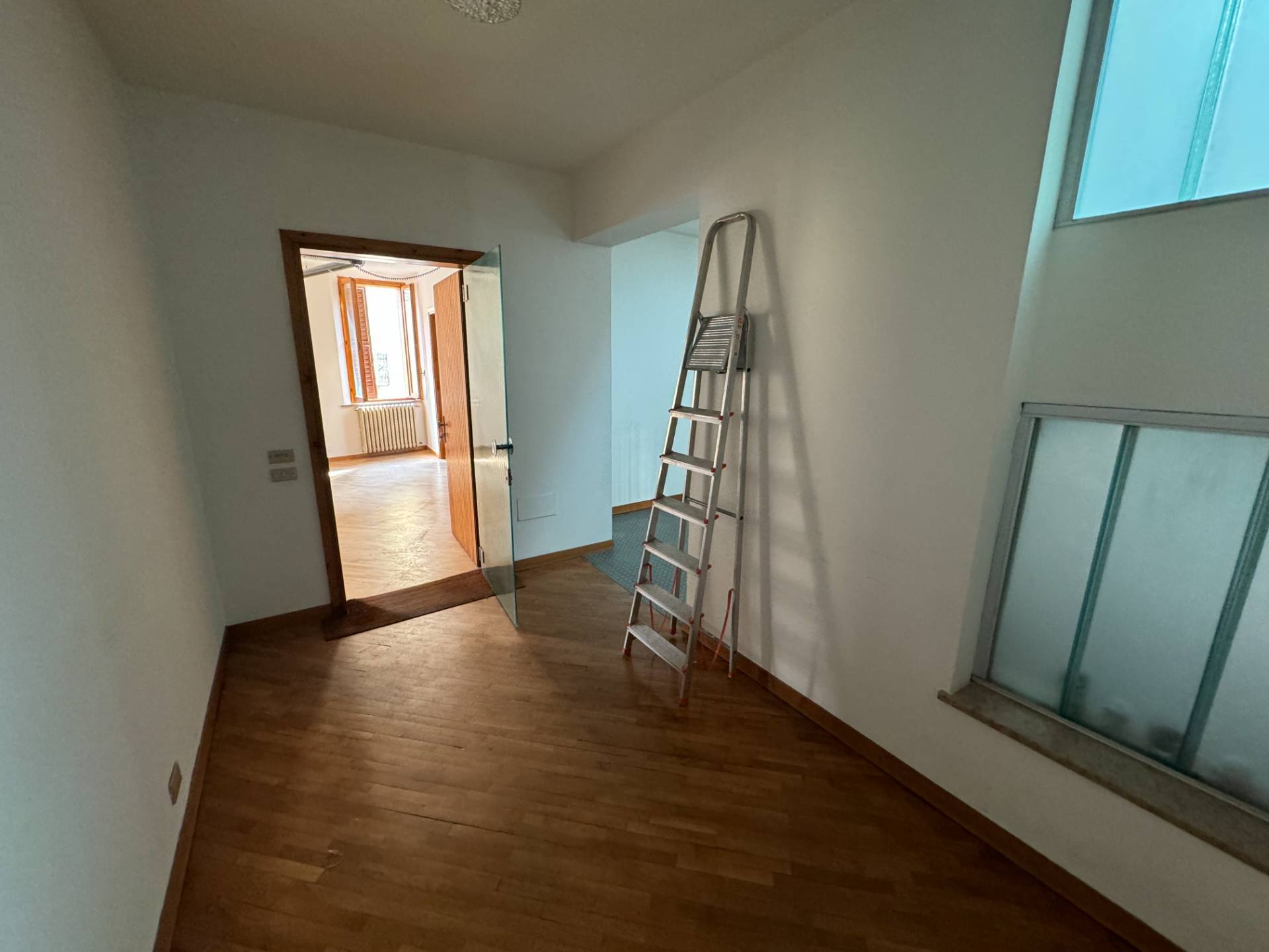 Palazzina con 5 Uffici e possibilit di cambio d'uso in residenziale in vendita a Finale Emilia