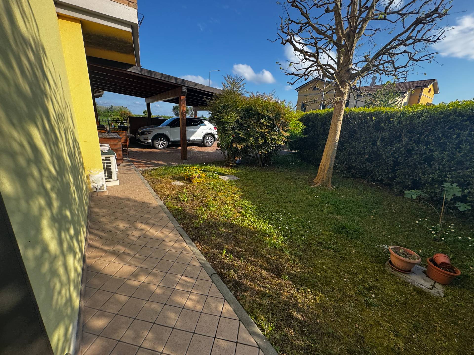 Appartamento con Ingresso Indipendente e Giardino Privato in vendita a San Felice sul Panaro, San Bi