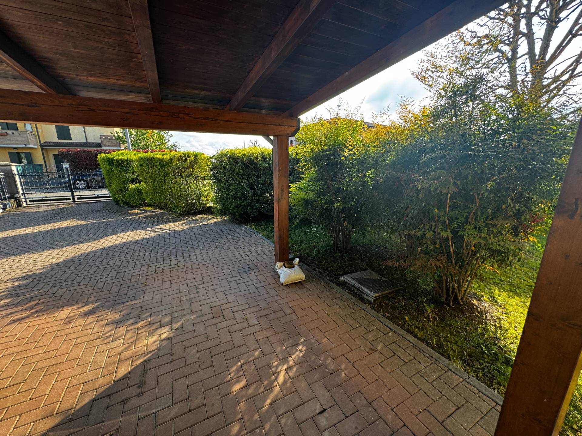 Appartamento con Ingresso Indipendente e Giardino Privato in vendita a San Felice sul Panaro, San Bi