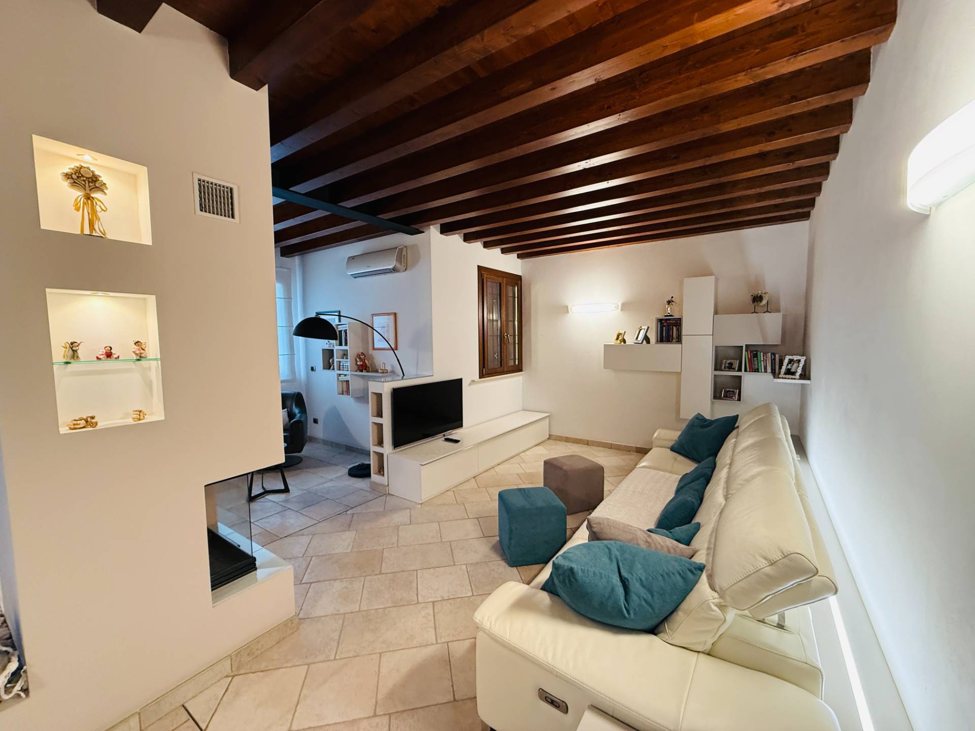 Villa Singola con Piscina in vendita a Poggio Rusco