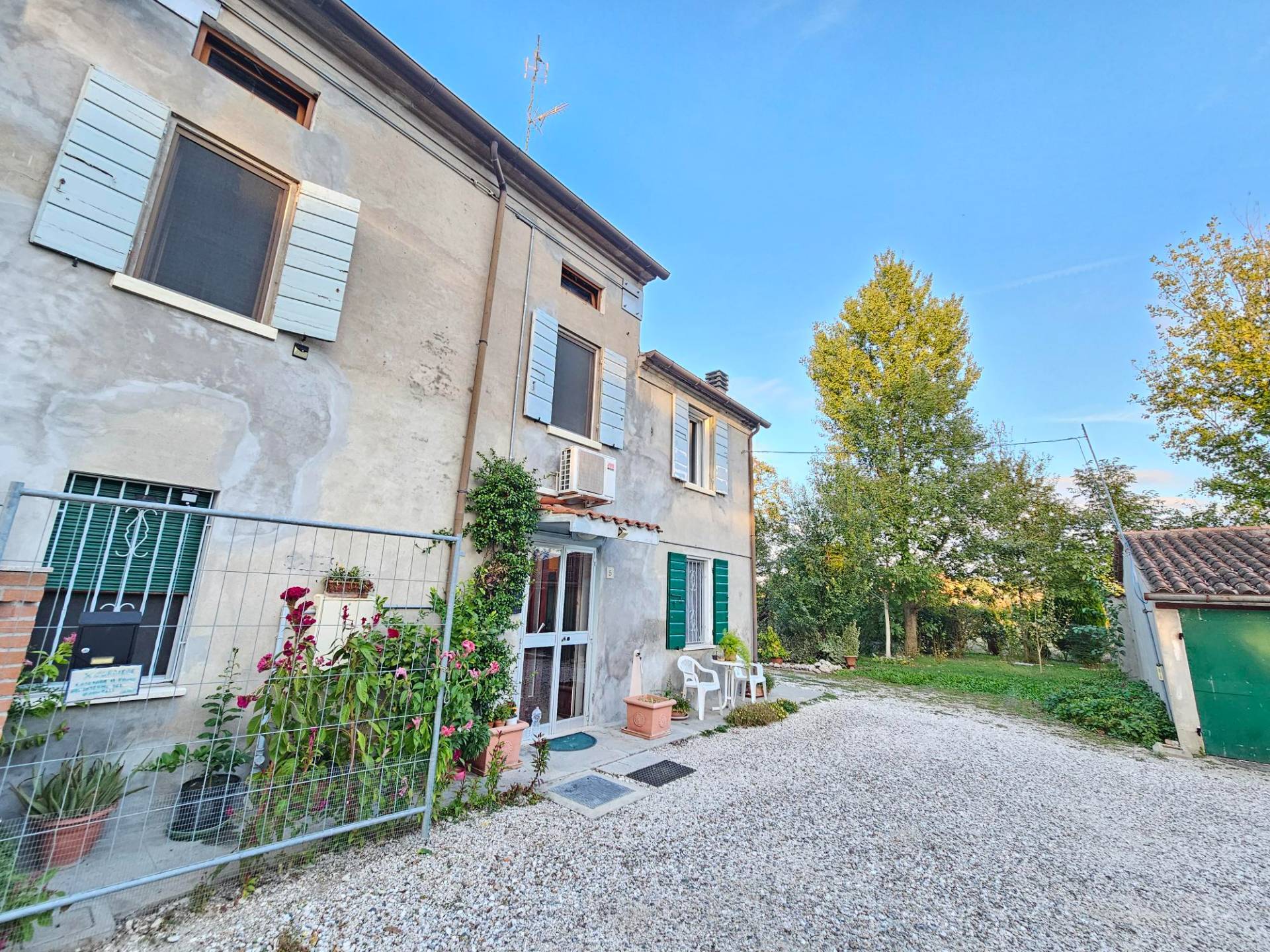 Porzione di Casa in vendita a Mirandola, Gavello