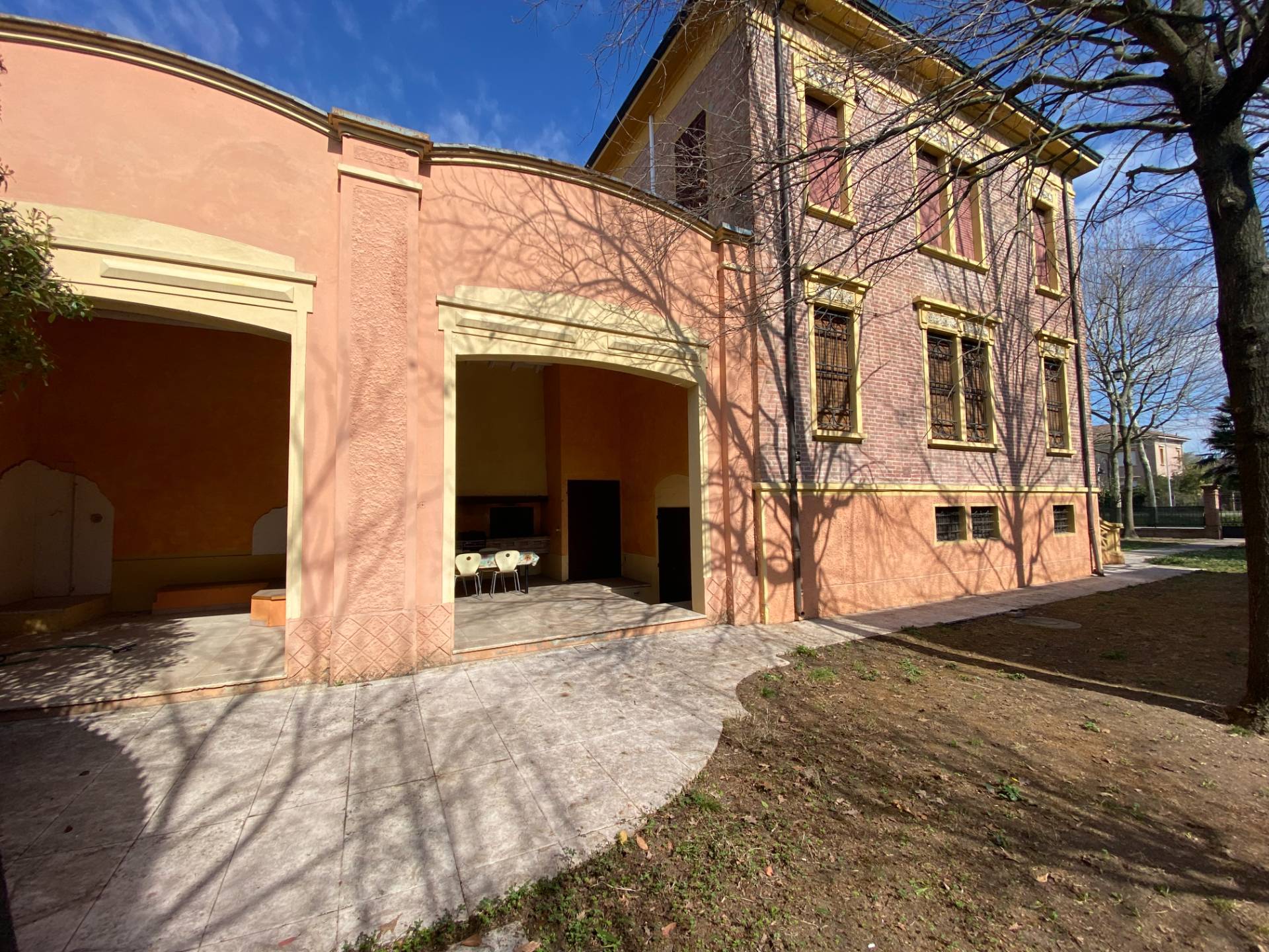 Villa in vendita a Mirandola